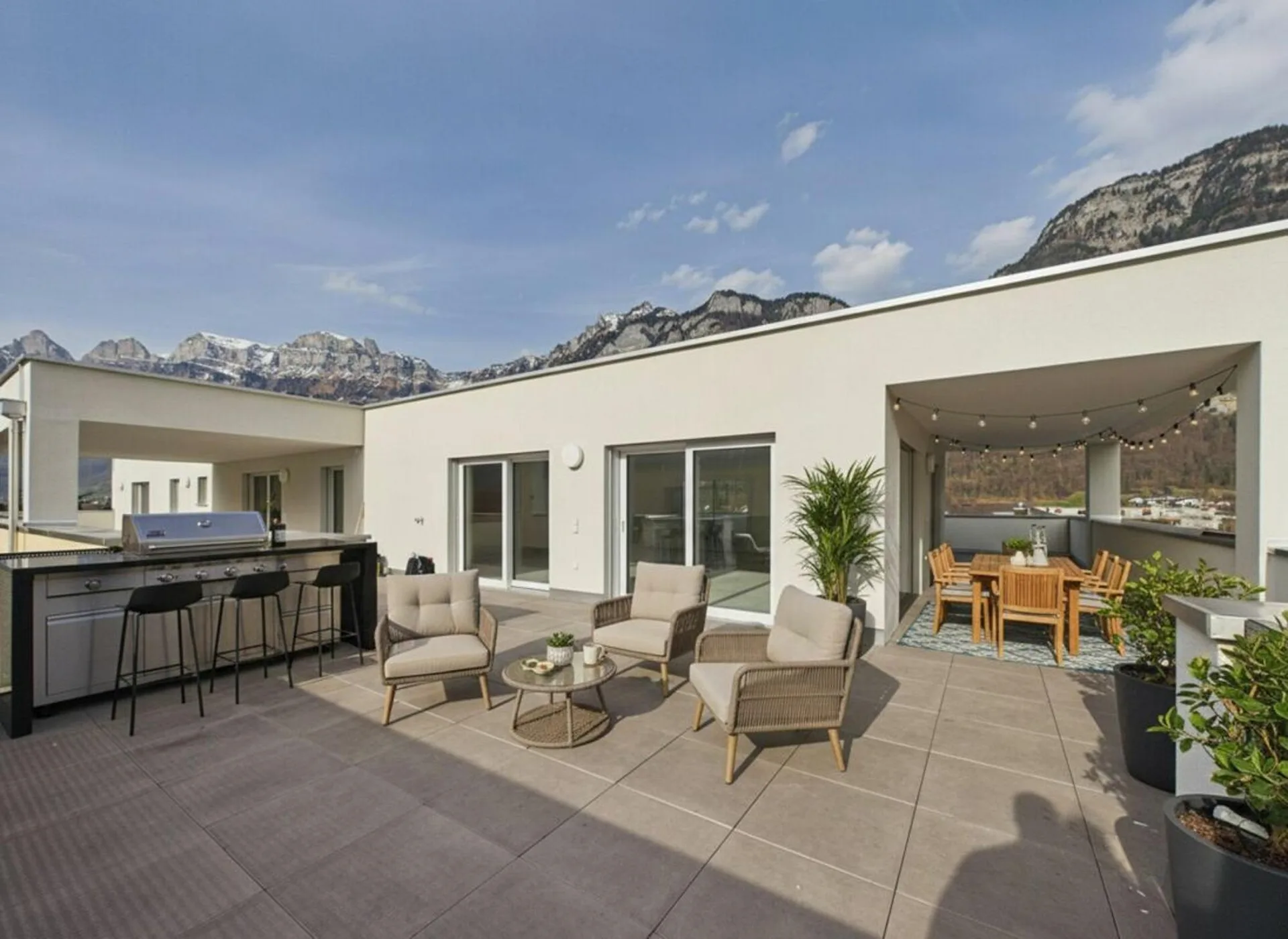 Penthouse dream above the roofs - 197 m² terrace with panoramic mountain view