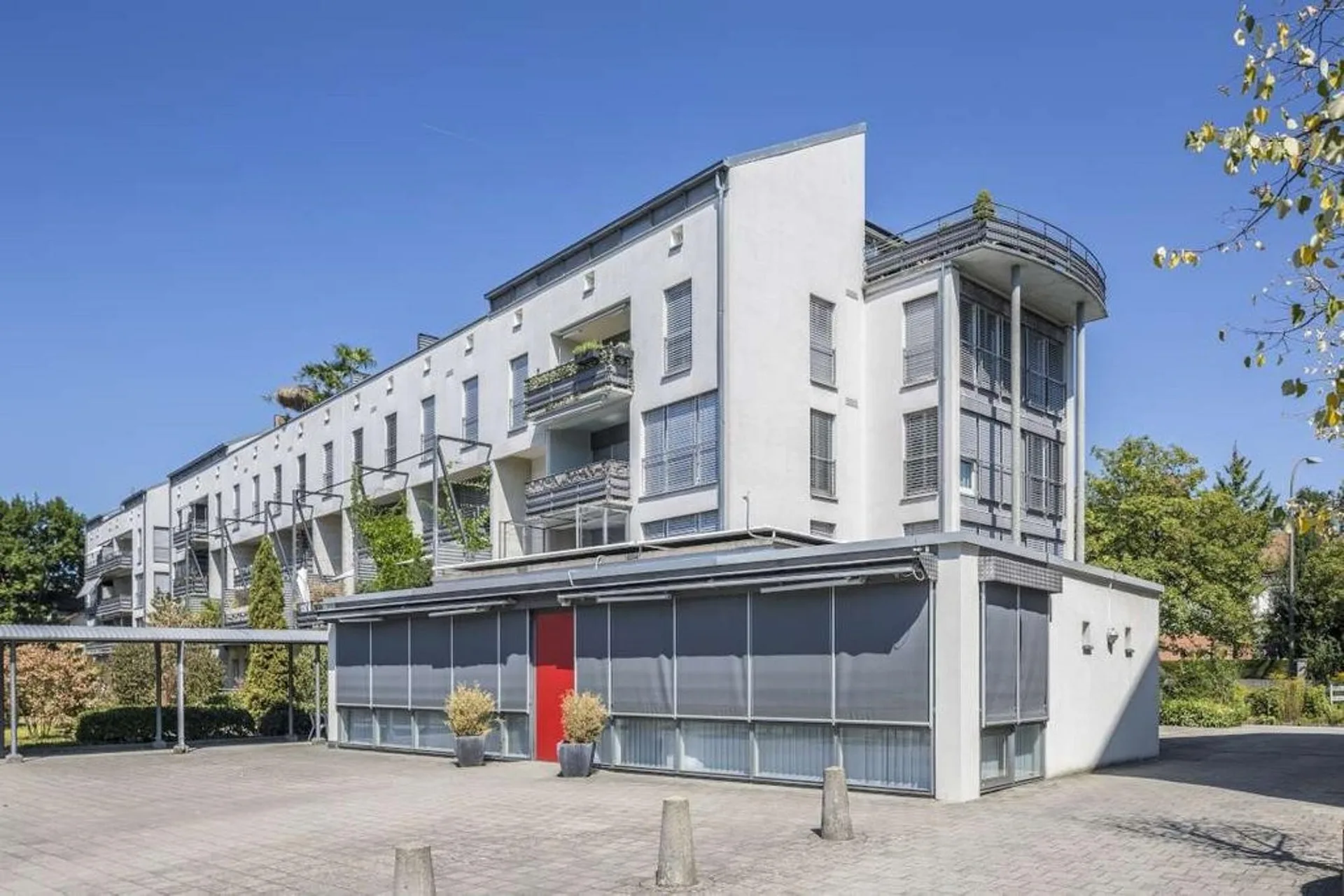 Stilvolle, renovierte Maisonettewohnung mit Balkon und Cheminée