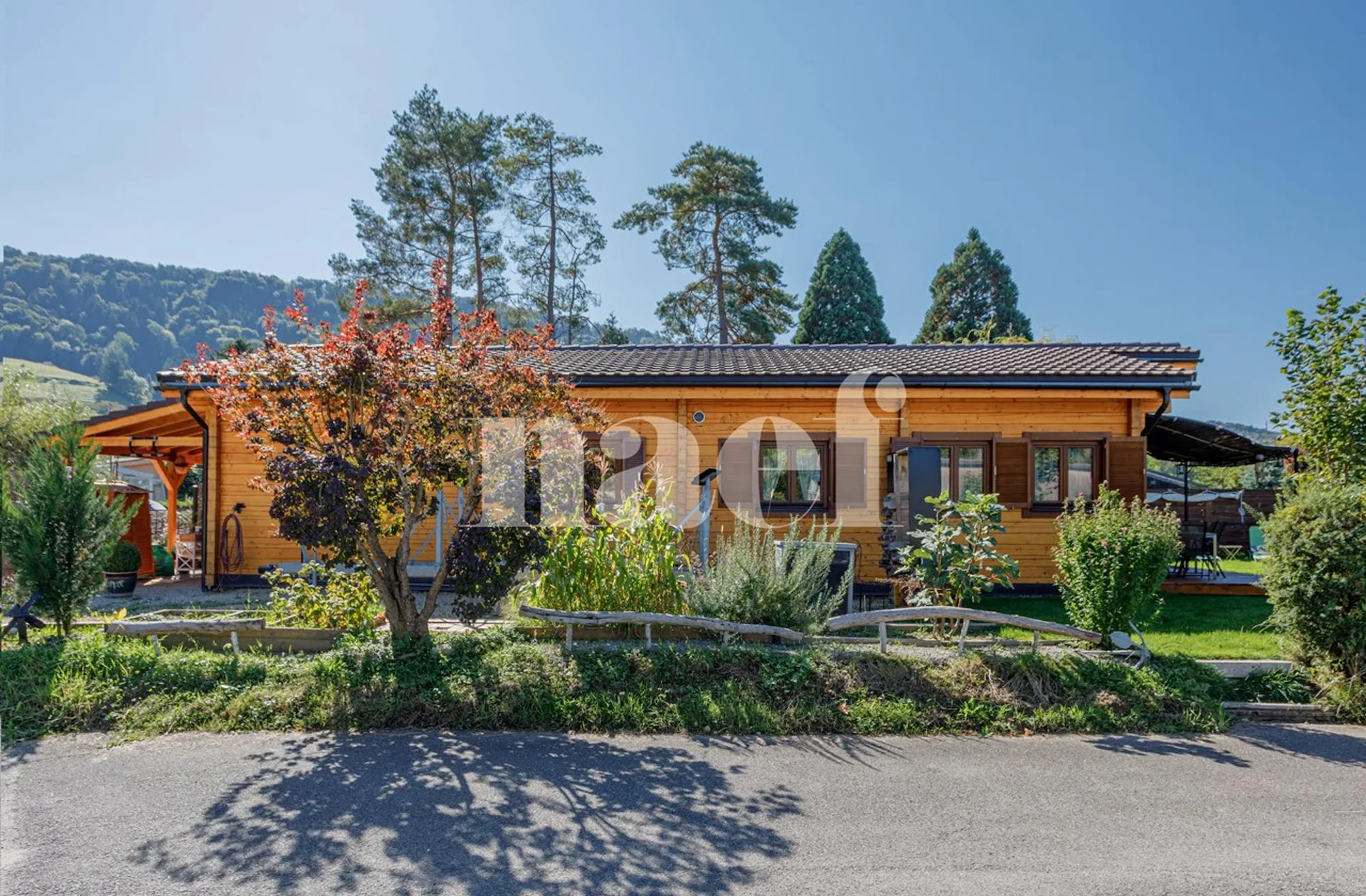 Maison en bois massif de 3.5 pièces avec terrasse et jardin à vendre à Cheyres