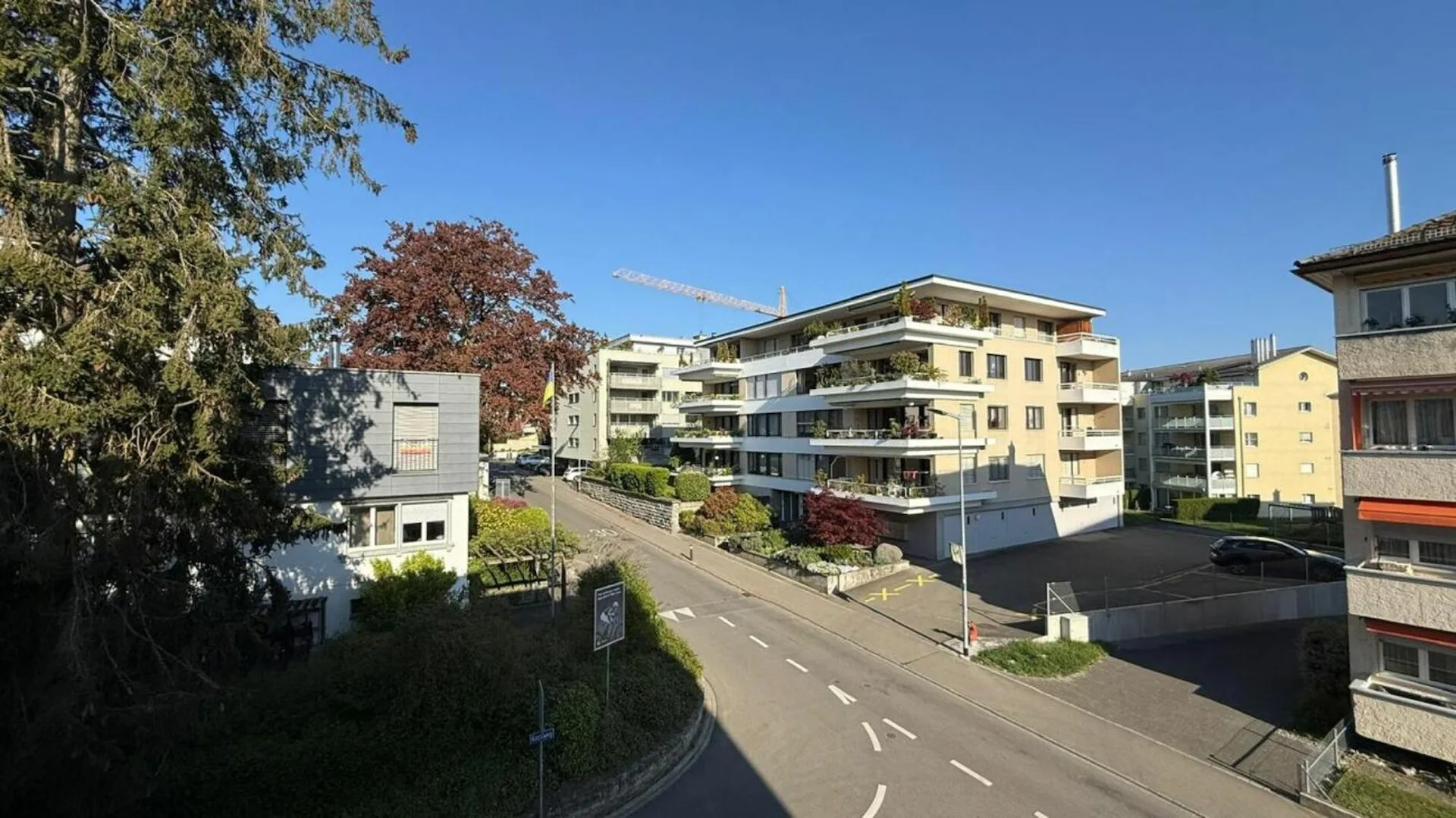 Stilvoll sanierte 3 Zi-Wohnung mit zwei Balkonen