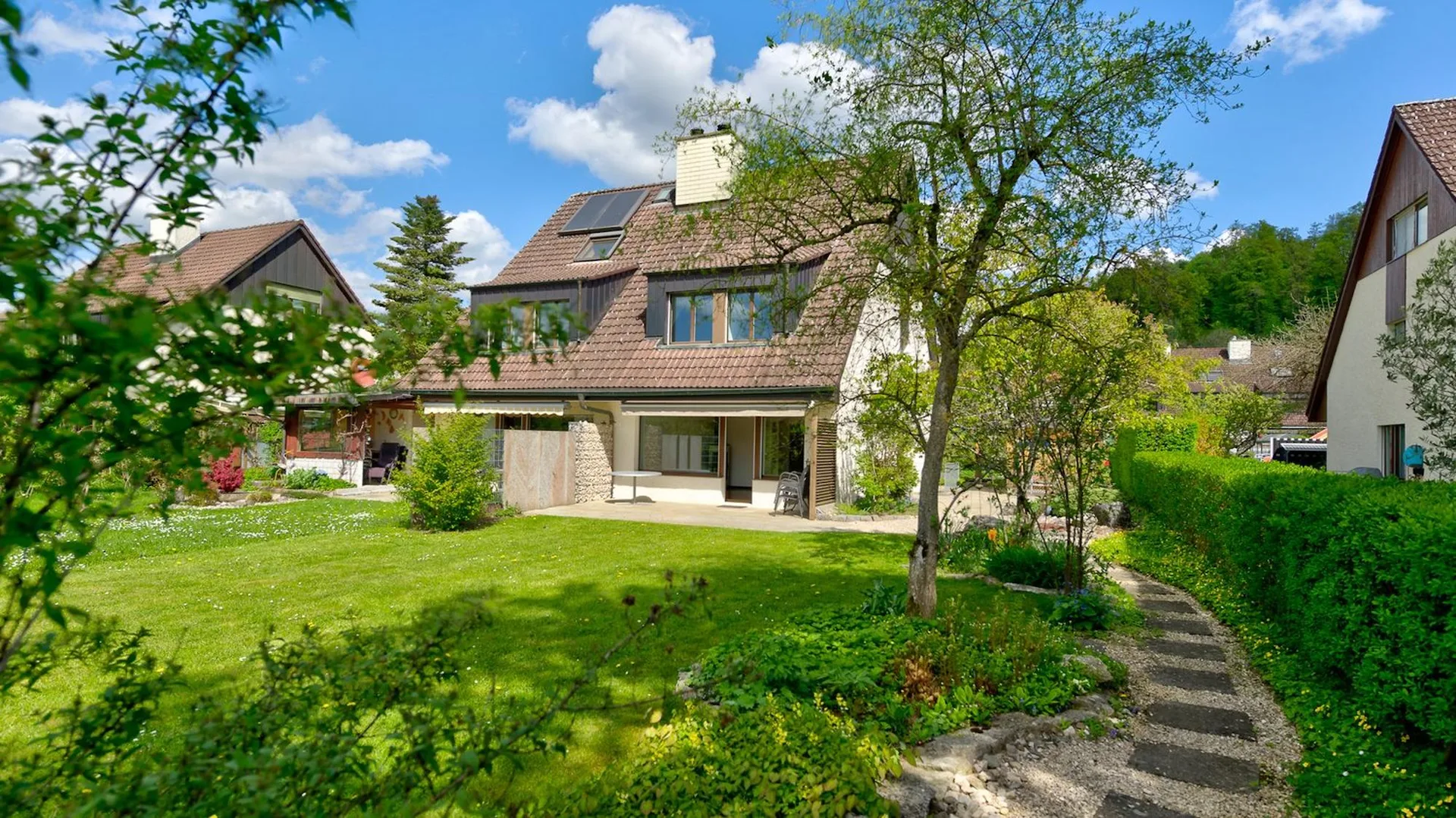 Lots of space for you and your family - well-maintained semi-detached house on the edge of the building zone