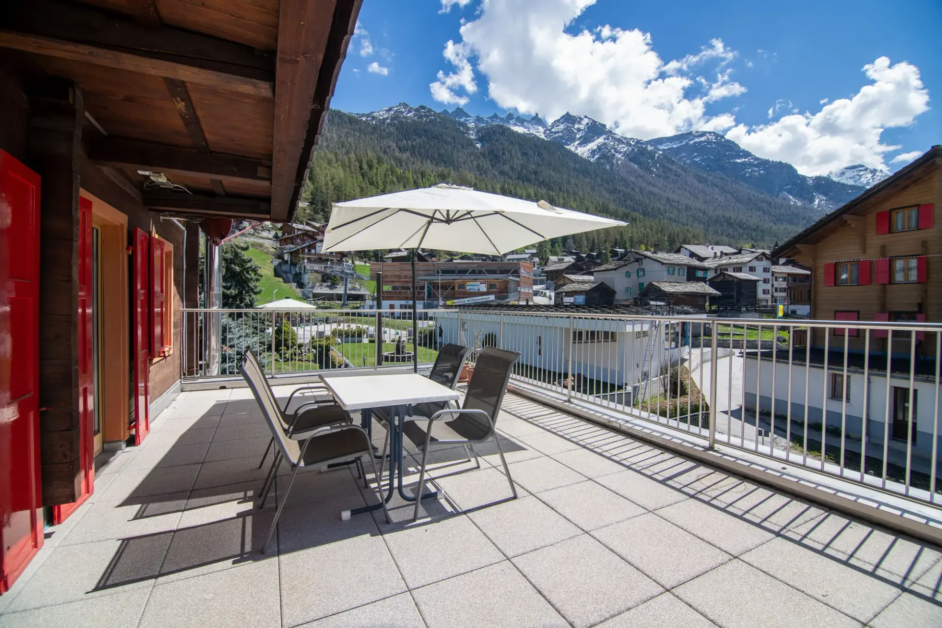 sonnige Dachwohnung im Chalet, direkt bei der Seilbahn