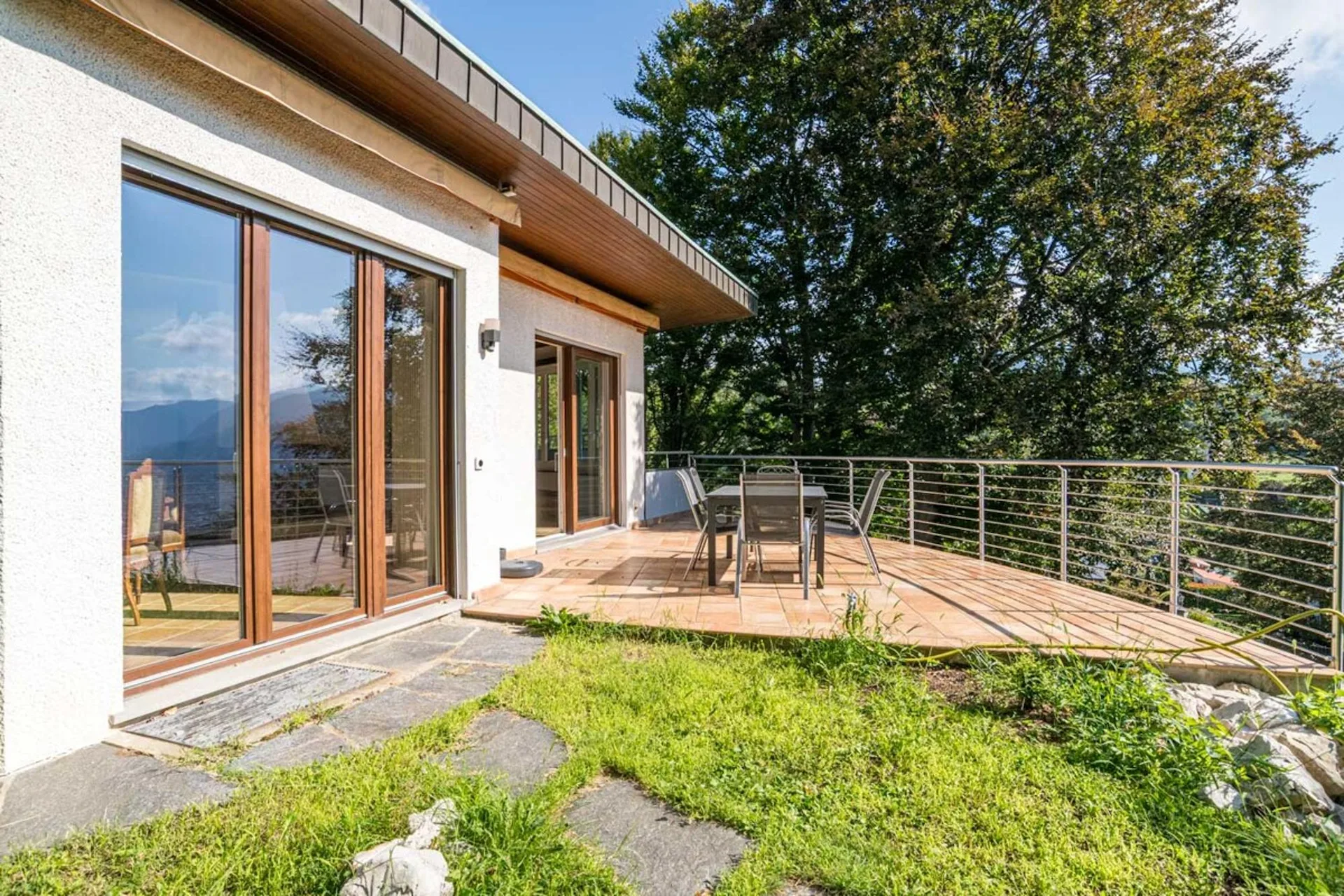 ARZO  WOHNUNG IN EINZIGARTIGER VILLA