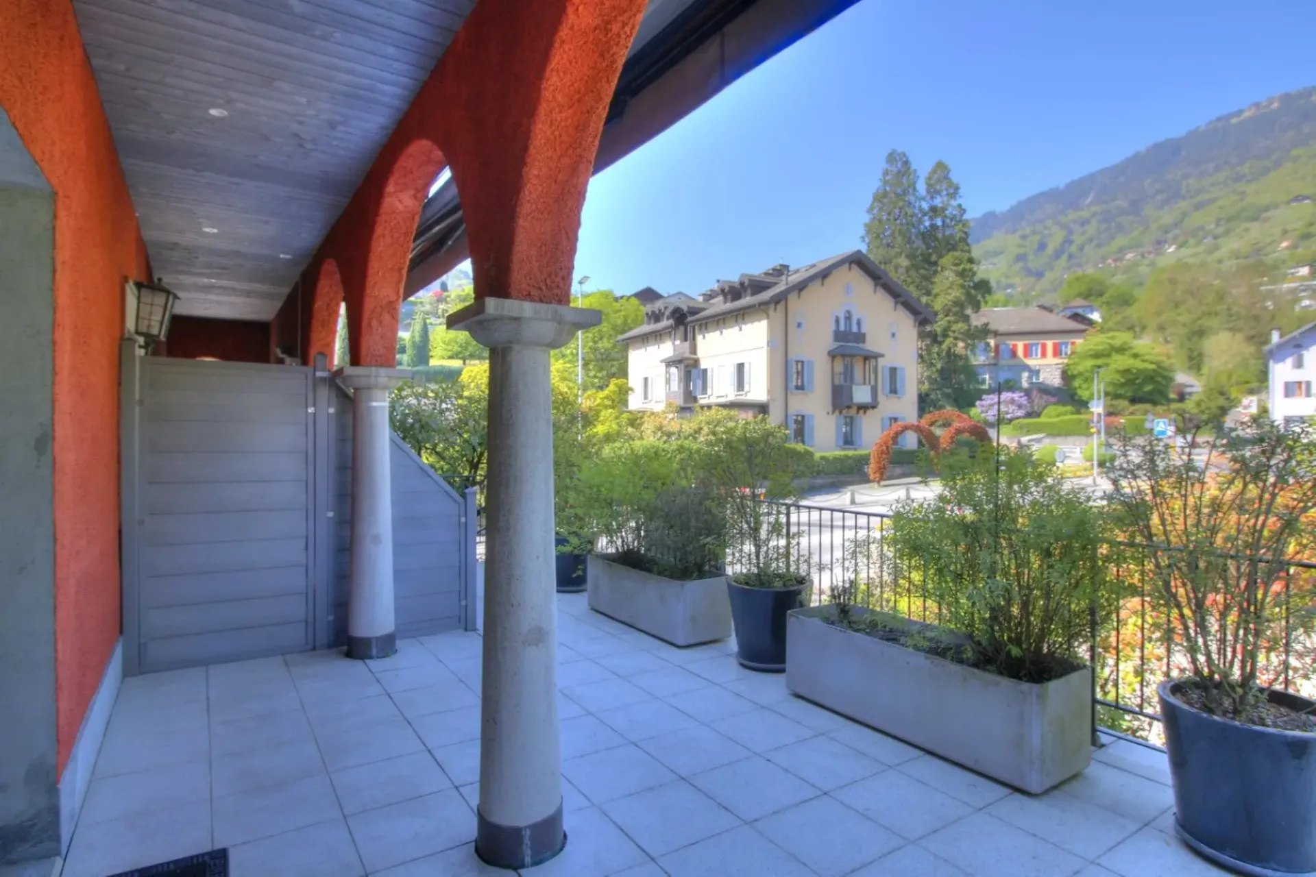 Prächtige 6,5-Zimmer-Wohnung direkt an der Vièze mit Studio in der Wohnanlage