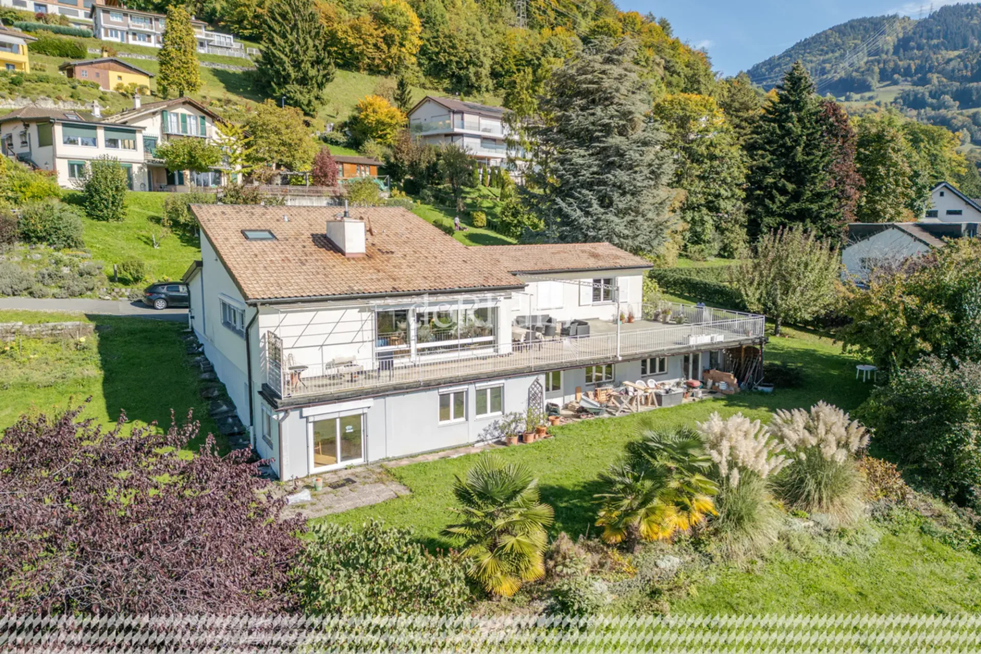 Einzelhaus mit 7.5 Zimmern und Blick auf den See