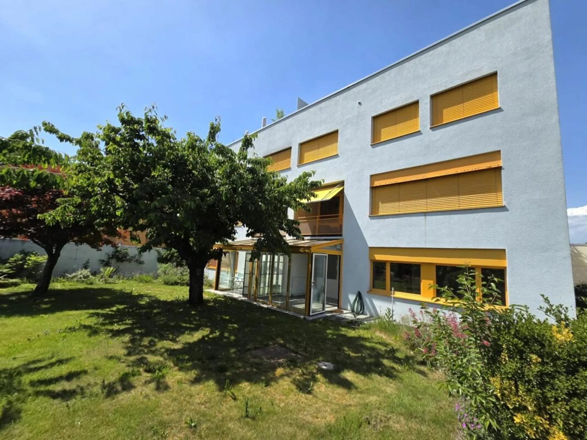Ruhig gelegene 3.5-Zimmer-Erdgeschosswohnung mit herrlichem Garten und Blick ins Grüne