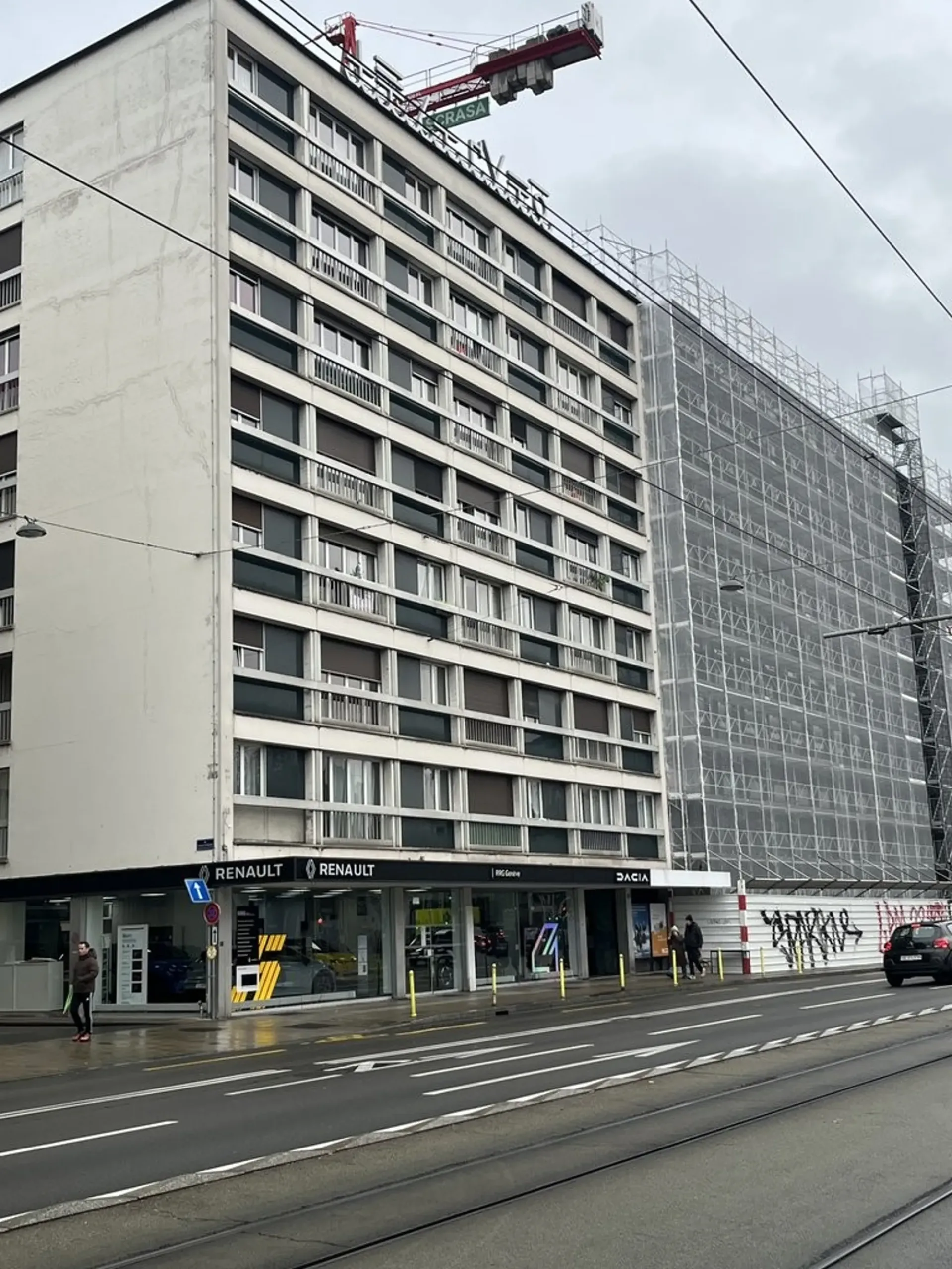 Schöne Arcade von 610 m2 und ihr Lager von 638 m2 im Herzen von Plainpalais