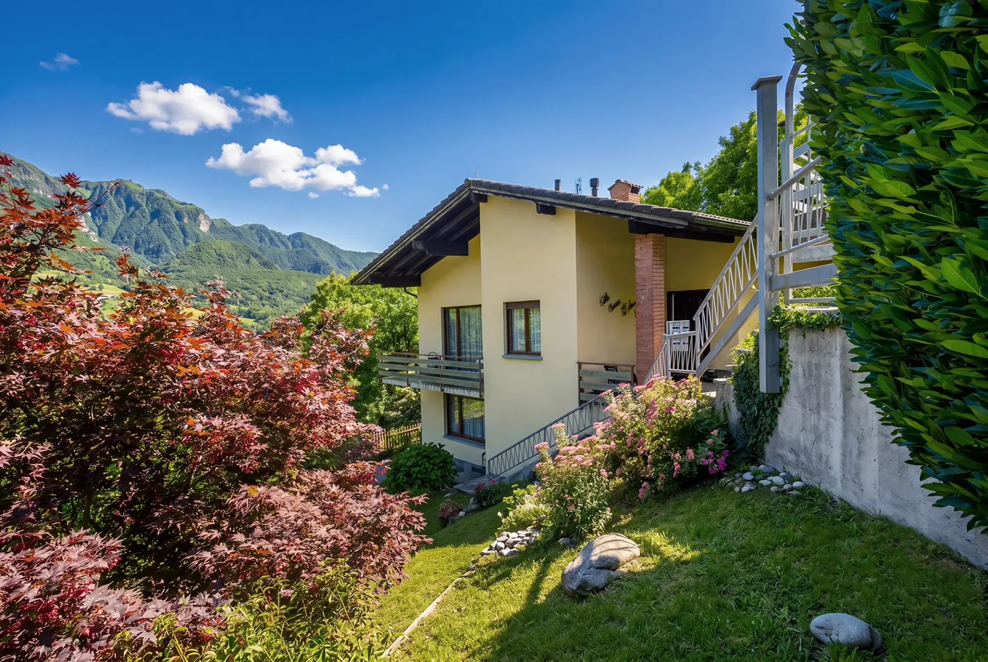 Vista aperta sul Monte Generoso e ampi spazi da valorizzare
