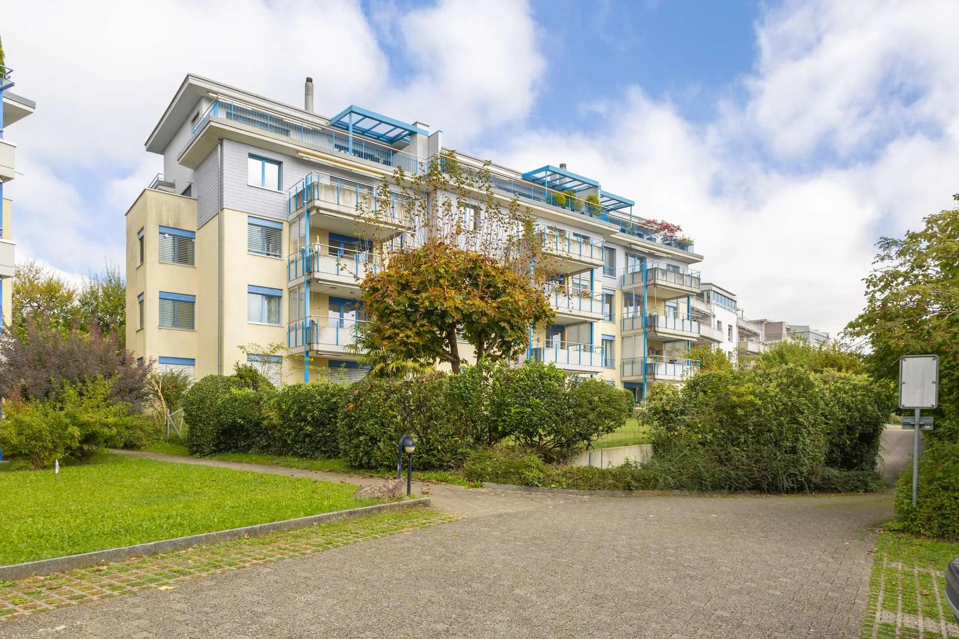 Helle, ruhige 4.5-Zimmerwohnung mit Alpenblick in Wallisellen