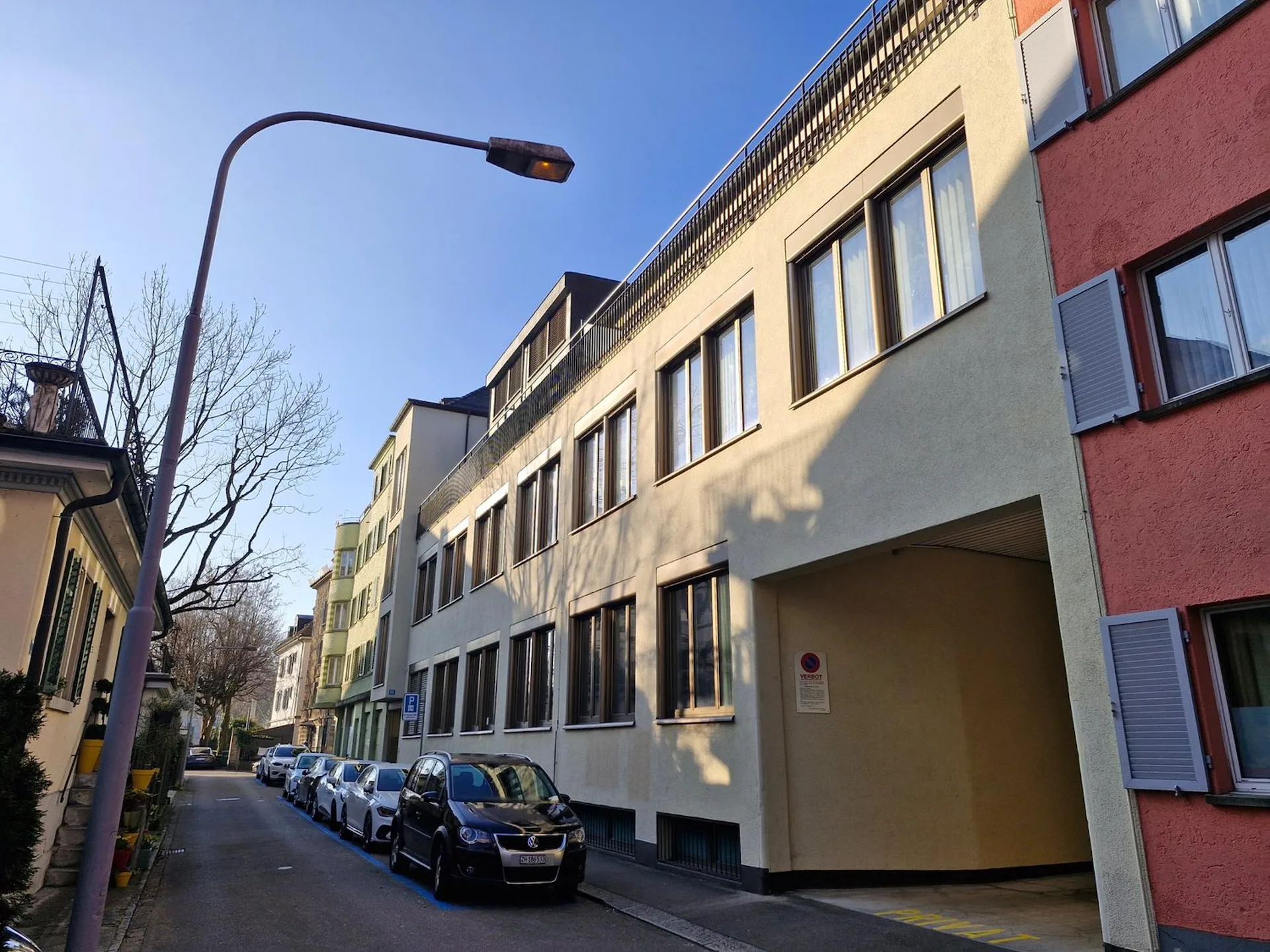 Appartement 3,5 pièces de haute qualité avec bureau séparé près du lac de Zurich