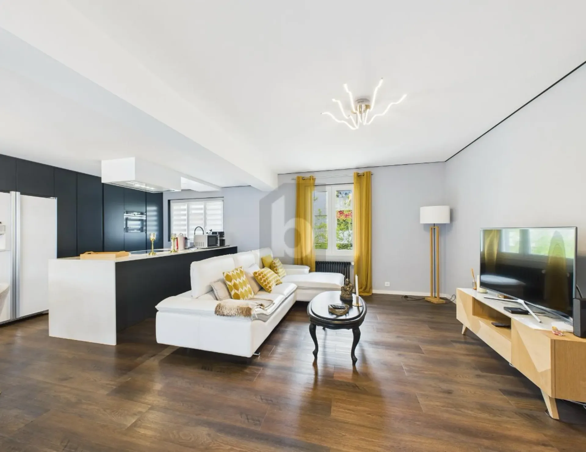 Schöne renovierte Villa mit 3 Apartments und Garten