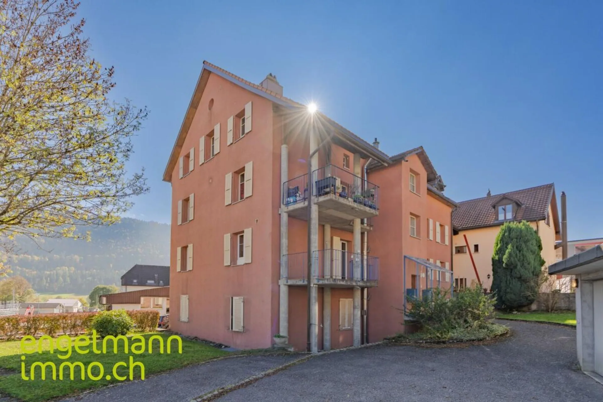 Spacieux appartement en duplex de 8.5 pièces / Grosse 8.5-Zimmer Duplexwohnung