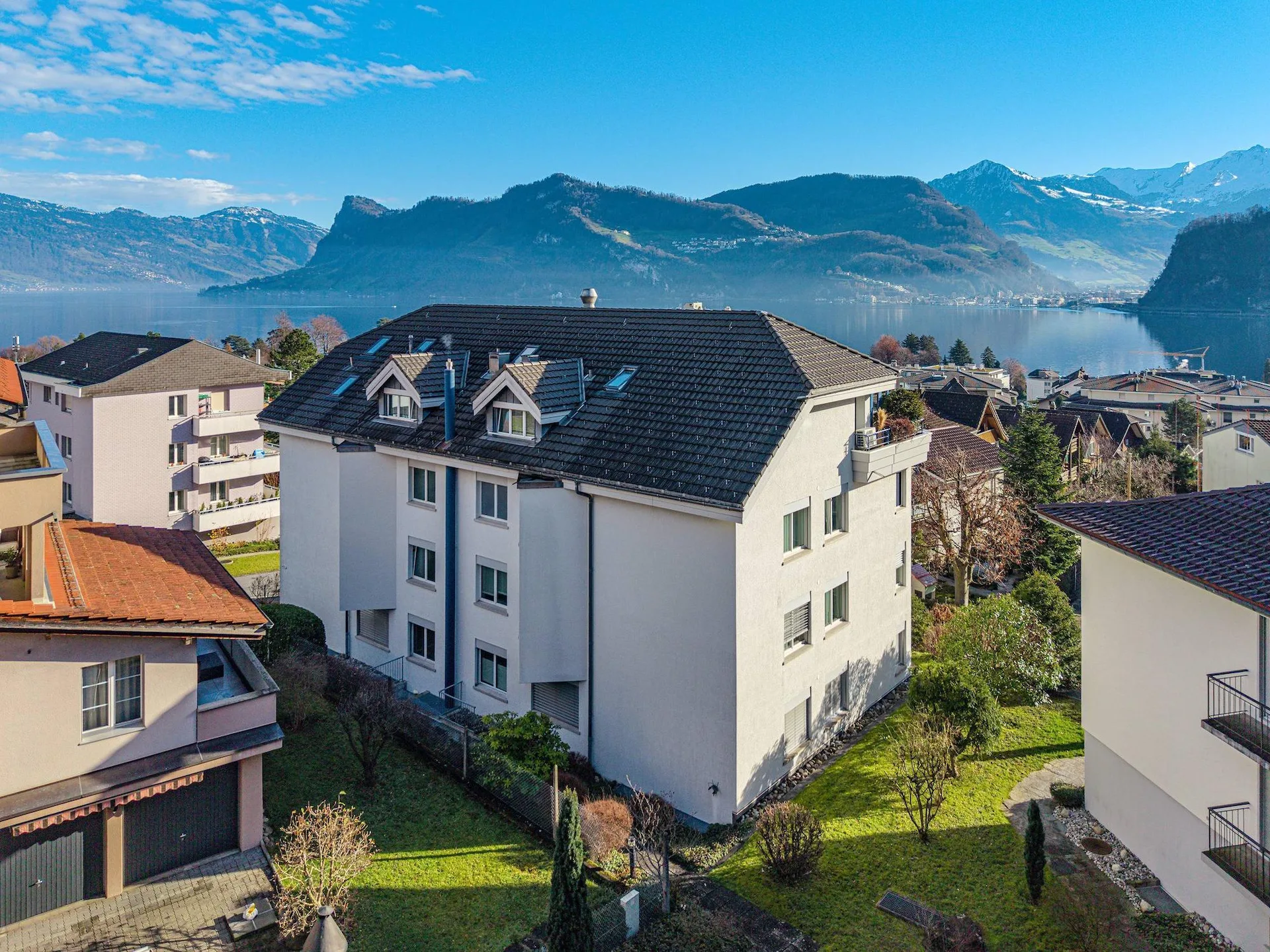 TRAUMHAFTE 4.5-ZIMMER-WOHNUNG MIT SEESICHT IN HERGISWIL NW