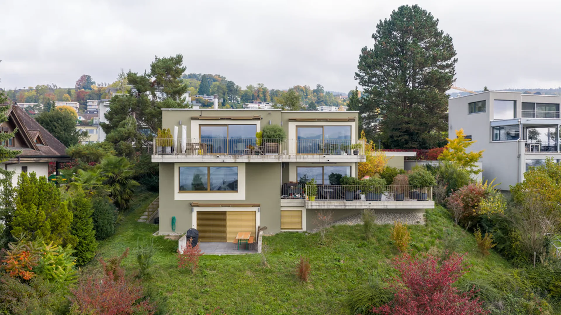 Attraktive 5.5-Zimmerwohnung mit Terrasse und Seeblick in Meilen