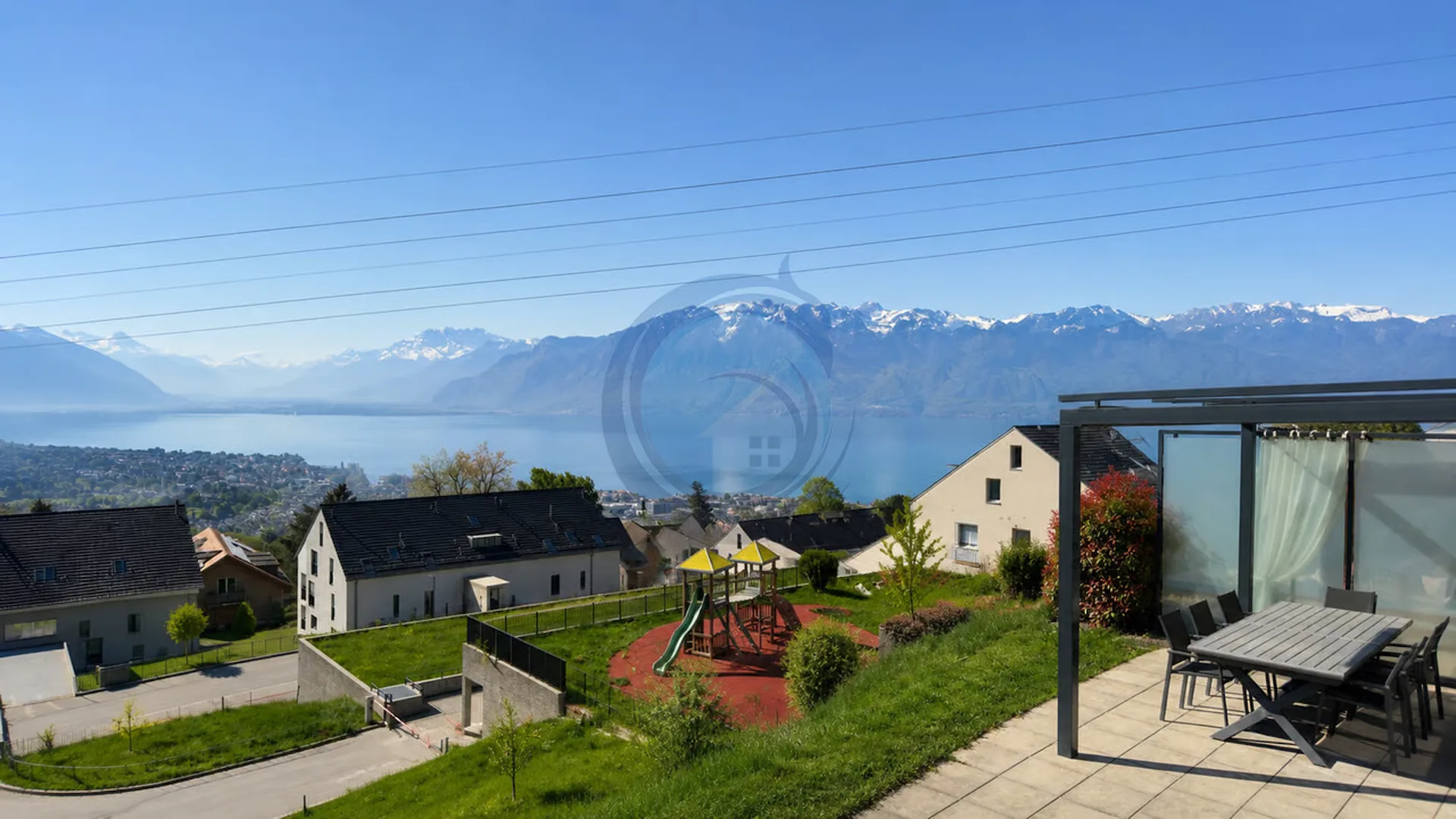 JOLIE VILLA JUMELLE DE 5.5 PIECES AVEC VUE SUR LE LAC