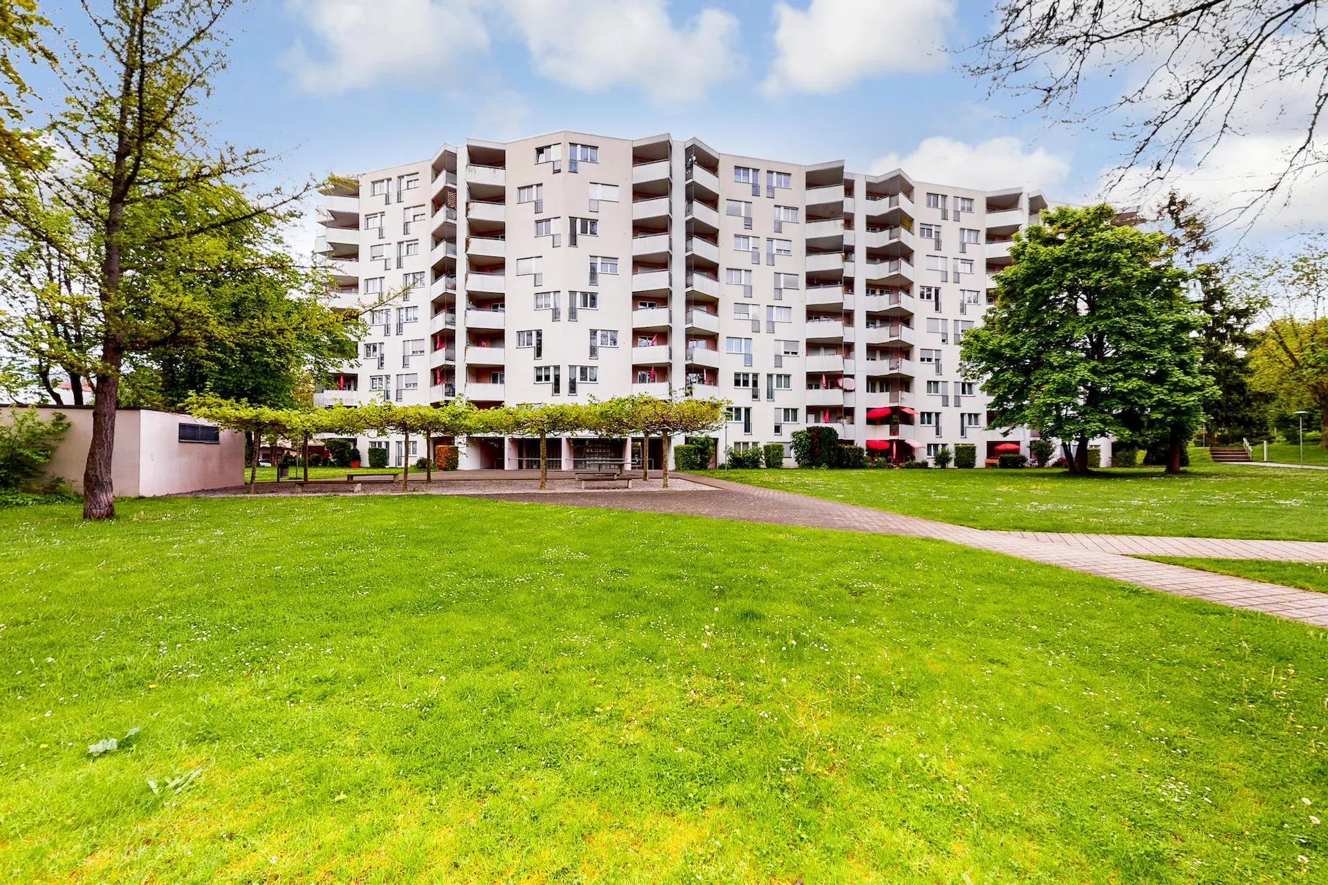 Grosse 2.5-Zimmerwohnung an ruhiger Lage