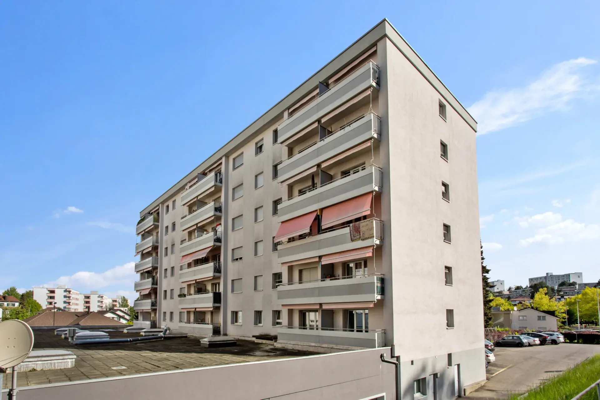 Helles, gut gelegenes Apartment
