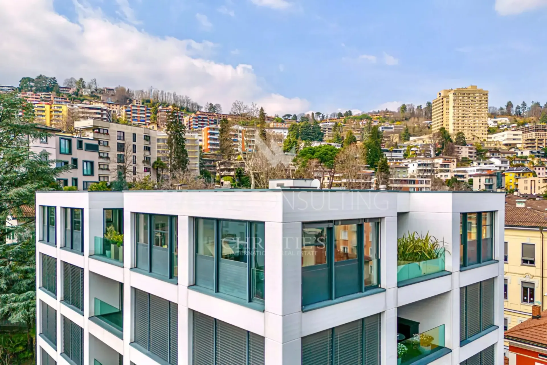 Luxus Penthouse zu verkaufen, nur wenige Schritte vom Zentrum von Lugano entfernt