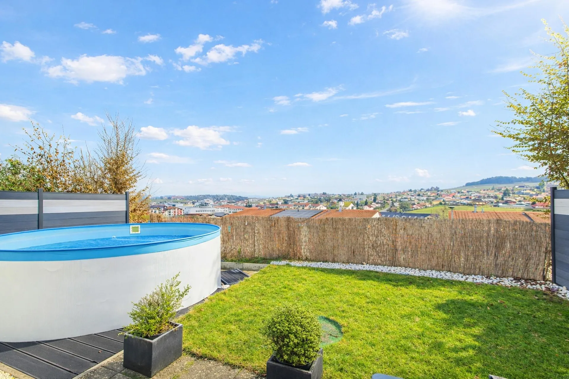 Moderne 4,5-Zimmer-Reihenhaus mit Garten in Courtepin