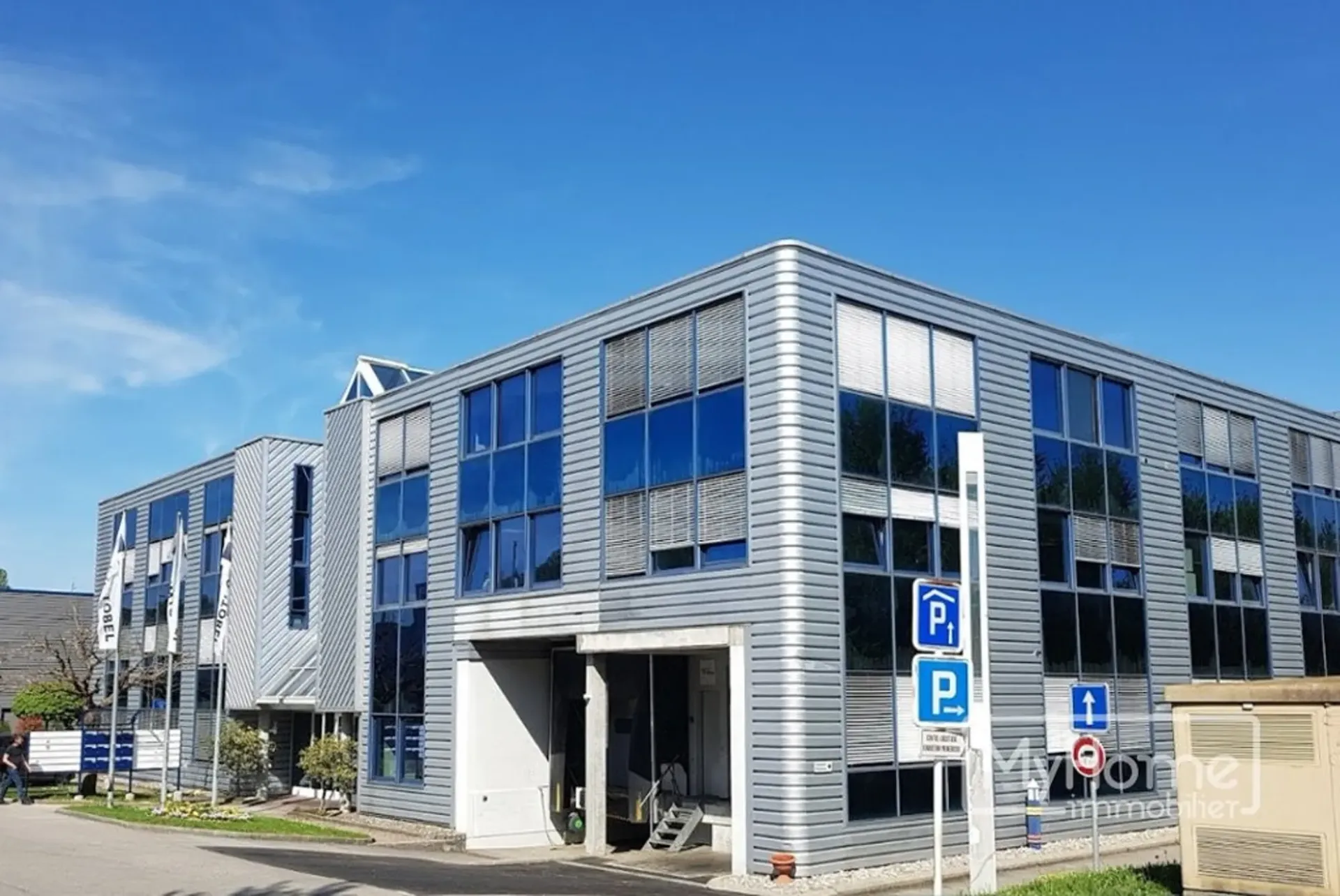 Verkaufsfläche von etwa 375 m2 zur Miete in Romanel-sur-Lausanne