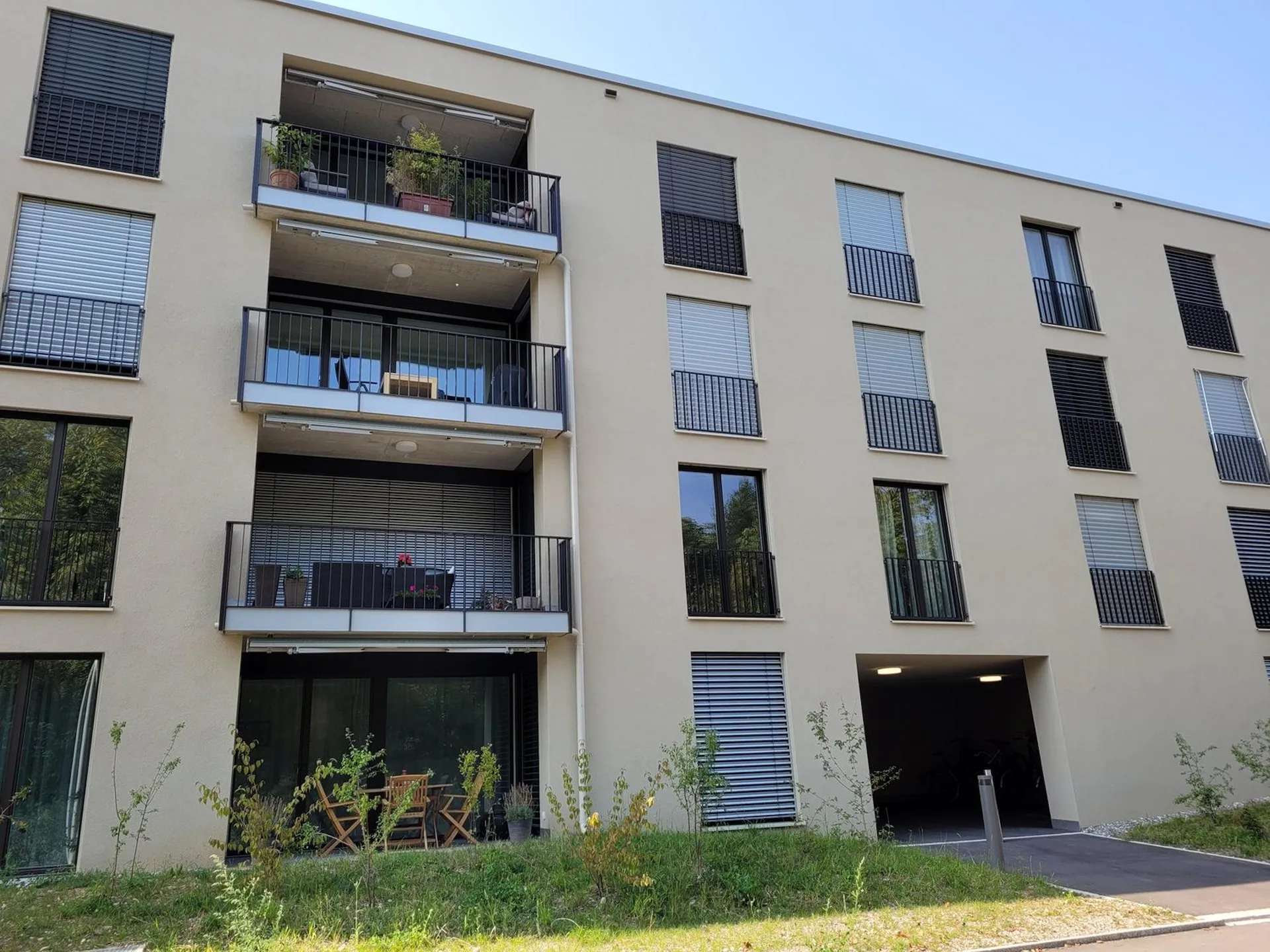 Top moderne 3,5-Zimmer-Whg (1.OG) mit Loggia, Lift + eigenem Waschturm