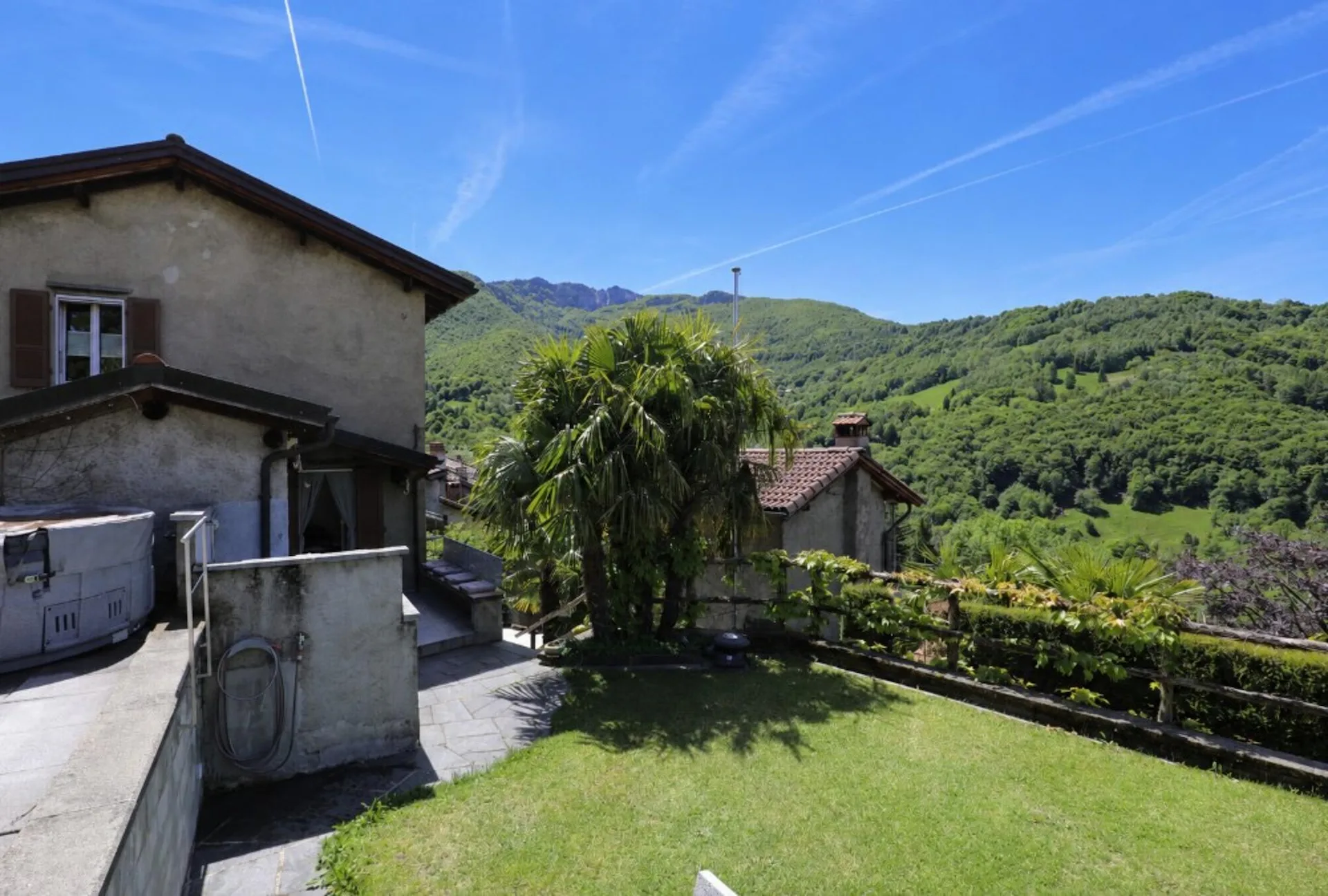 Tessiner-Haus im Dorfkern von Certara-Lugano an ruhiger, sonniger Lage
