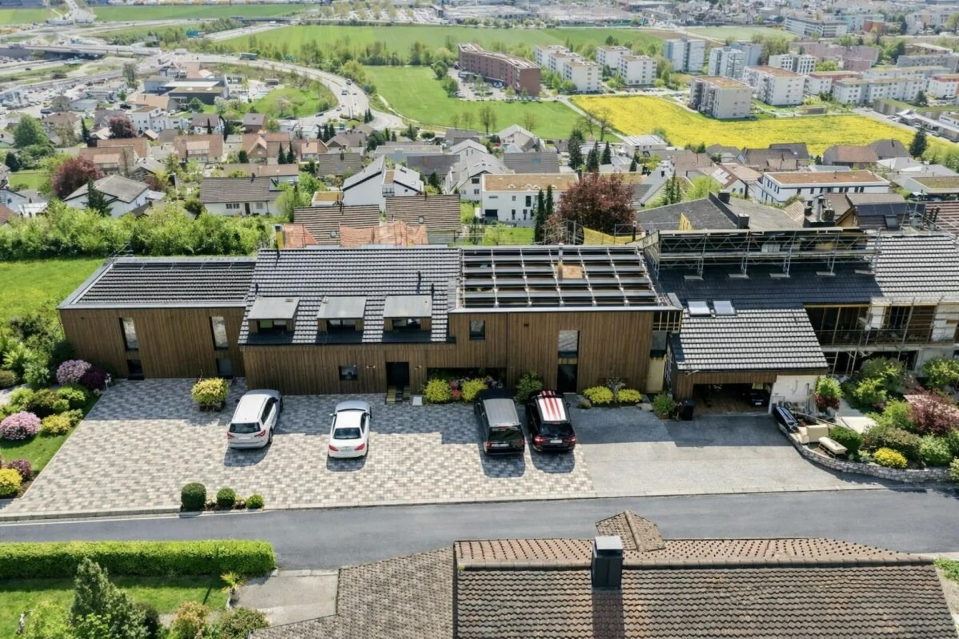 EXKLUSIVE 4.5 ZIMMER WOHNUNG MIT PANORAMA AUSSICHT UND GROSSEM AUSSENBEREICH