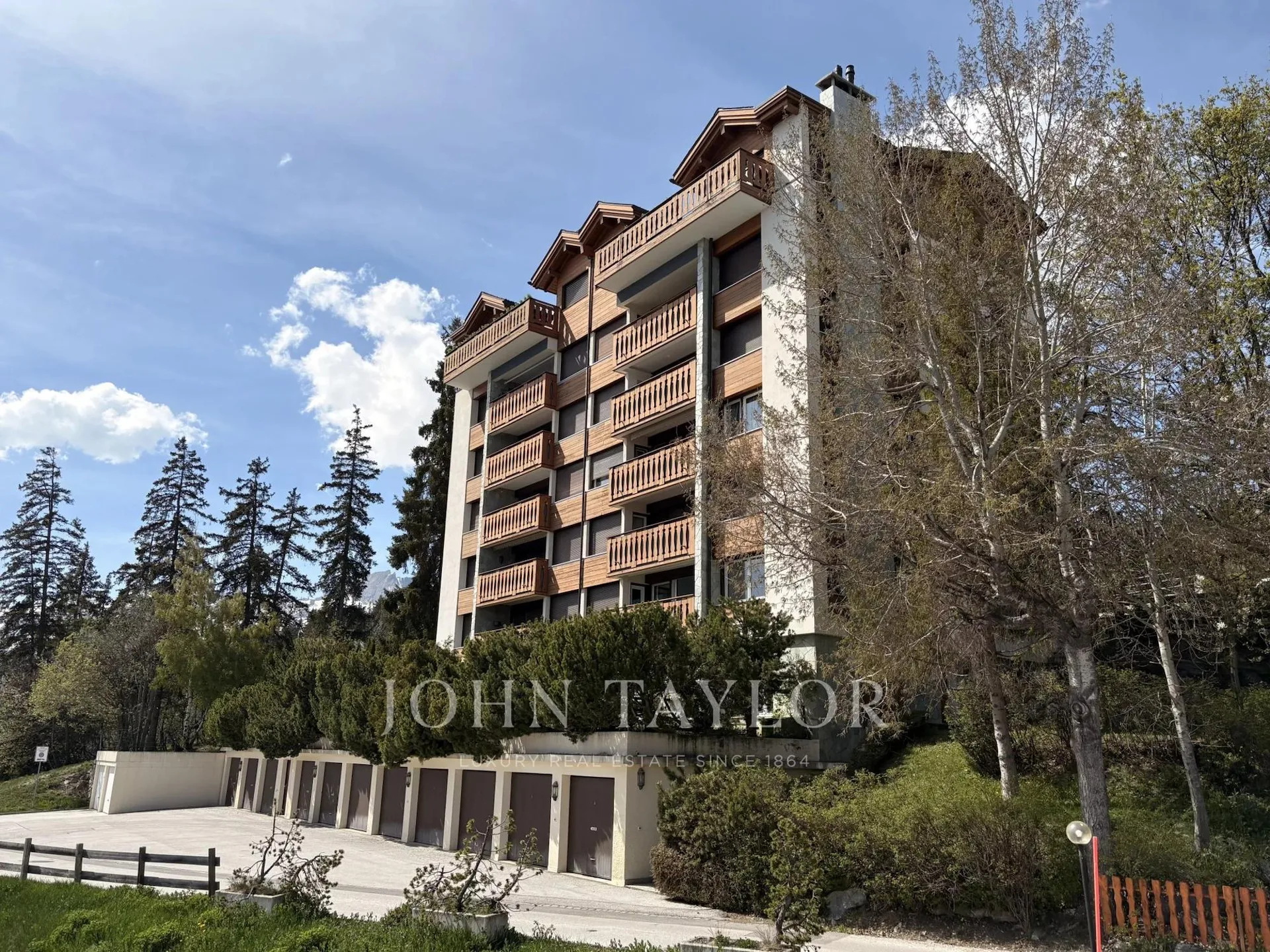 Crans-Montana Zentrum, 4,5 Zimmer mit direktem Zugang zu den Pisten, Südbalkon und Blick auf die Alpen