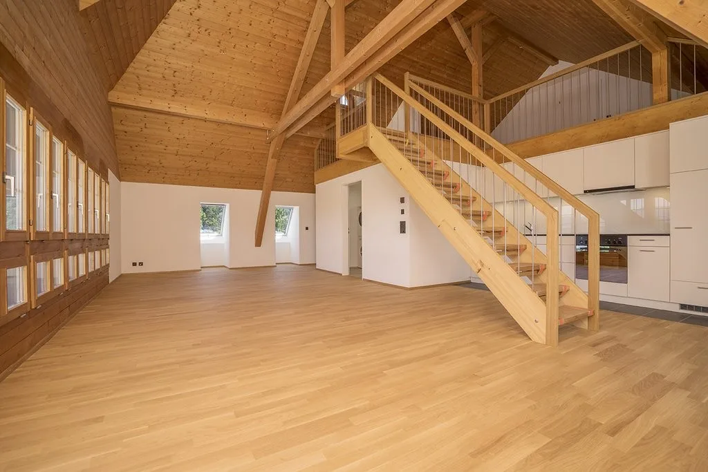 Grosszügige 2.5 Zimmer-Loftwohnung mit Galeriegeschoss