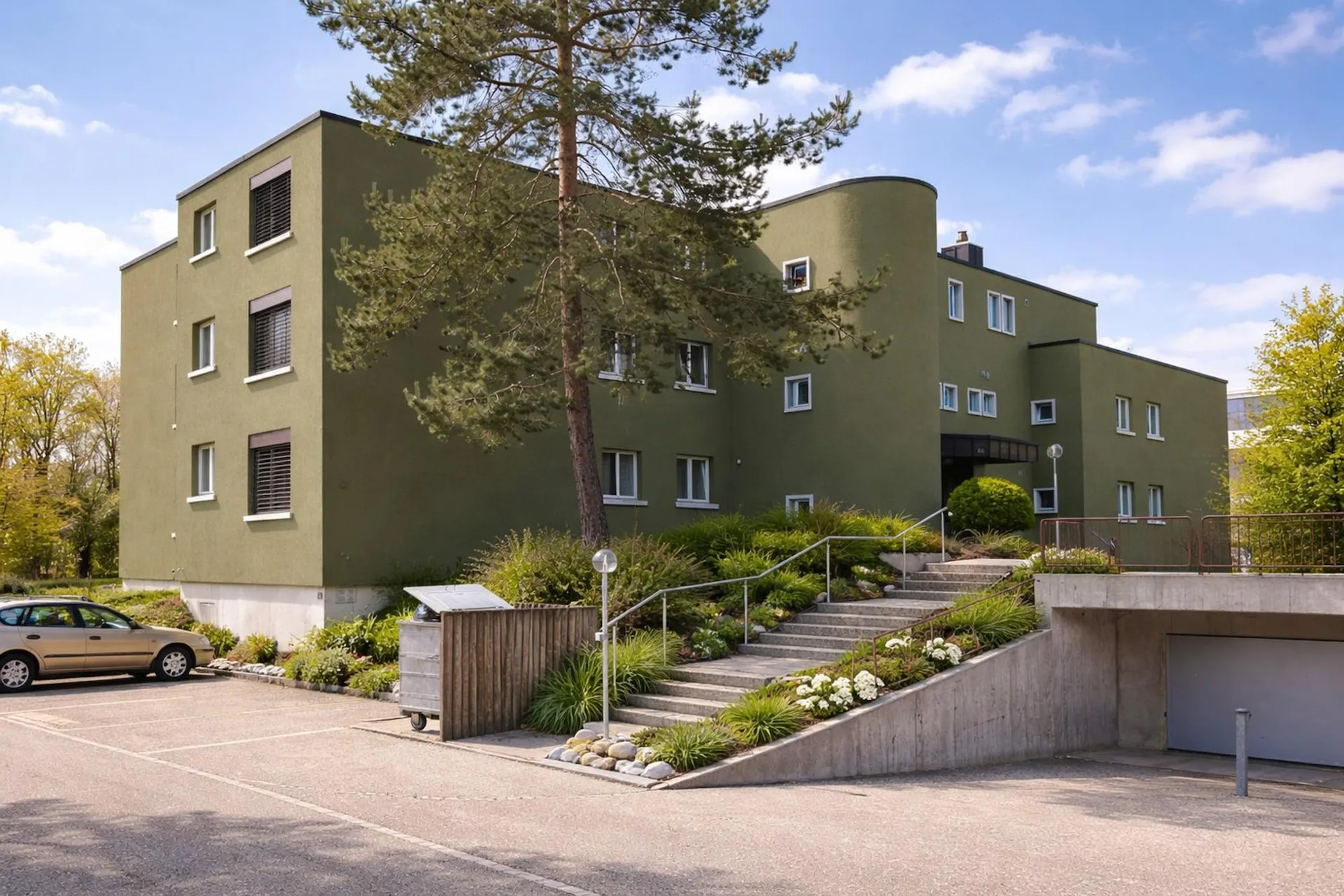 Helle grosszügige 3.5 Zimmerwohnung an ruhiger Lage