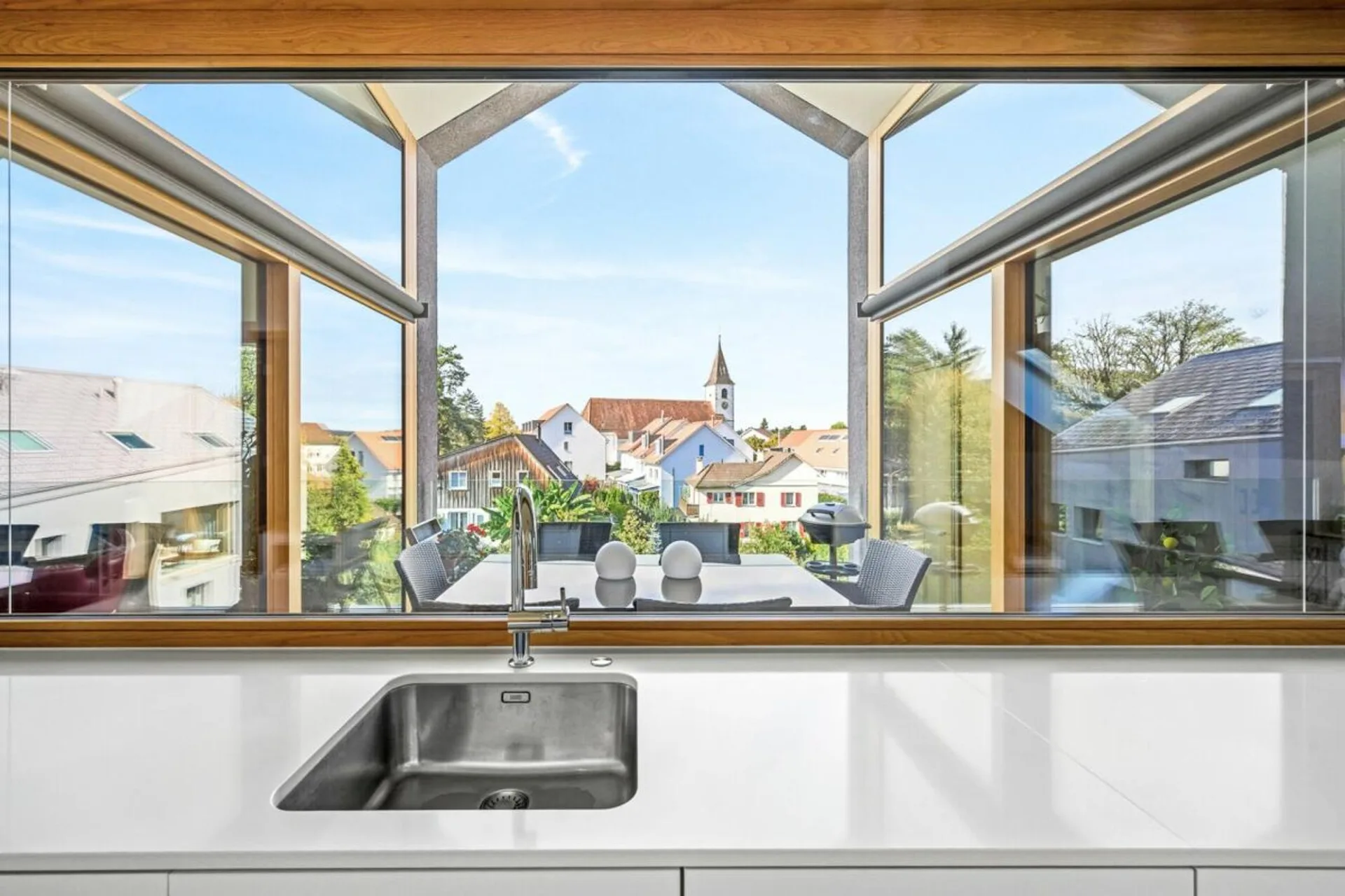 Grosszügige 5.5-Zi. Dachwohnung mit 2 Loggias und ausgebautem Dachraum