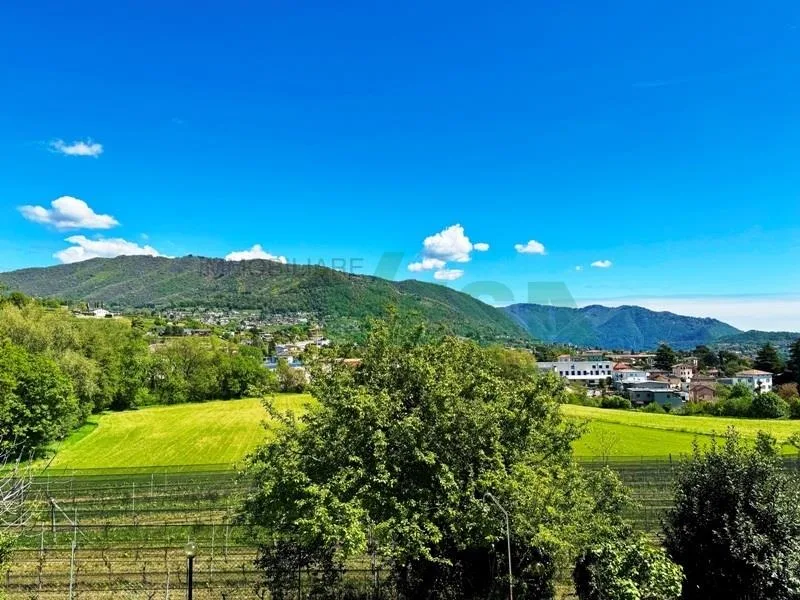 Spaziosa villa con piscina e splendida vista panoramica sui vigneti
