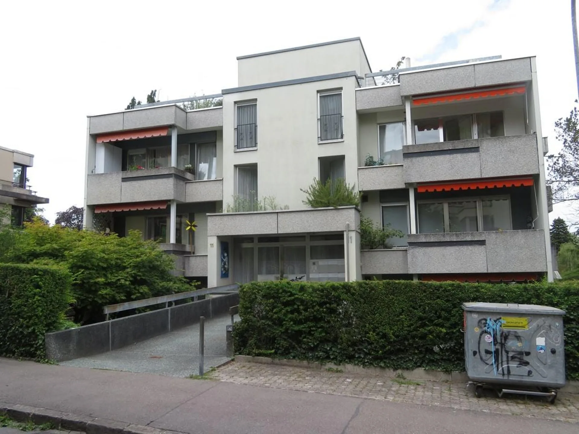 Appartement 2 pièces lumineux avec place assise dans le jardin à Weissenbühl