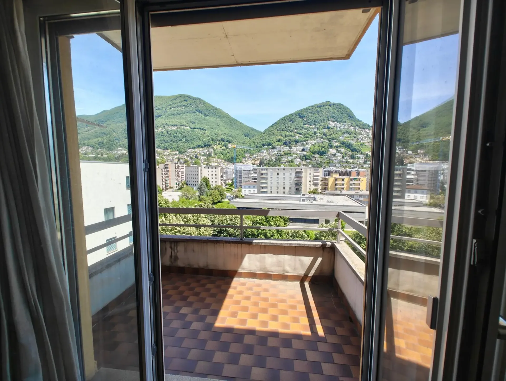 Helles 5-Zimmer-Apartment im 6. Stock mit Panoramablick – Lugano
