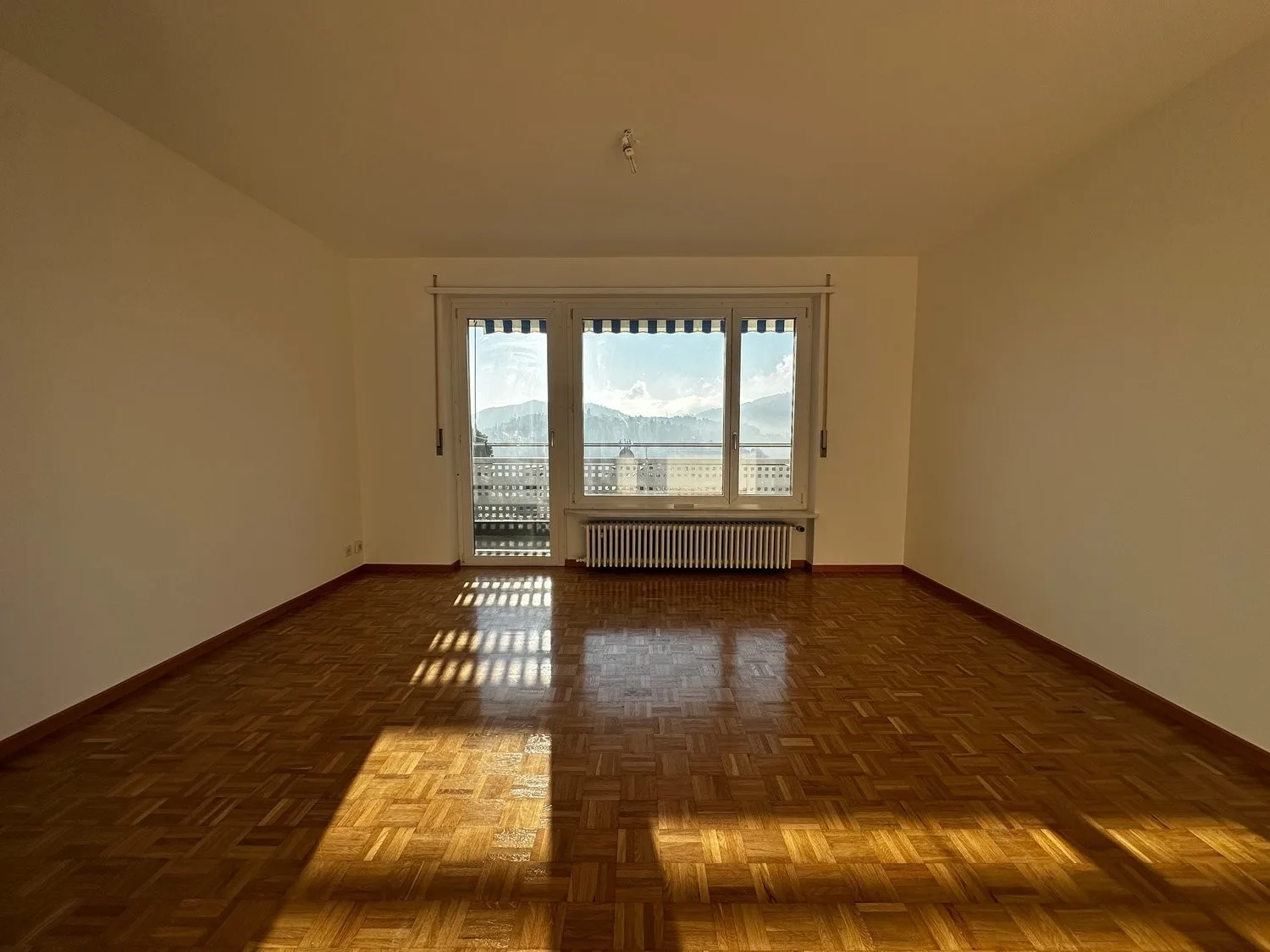Luminoso appartamento al piano rialzato con vista aperta