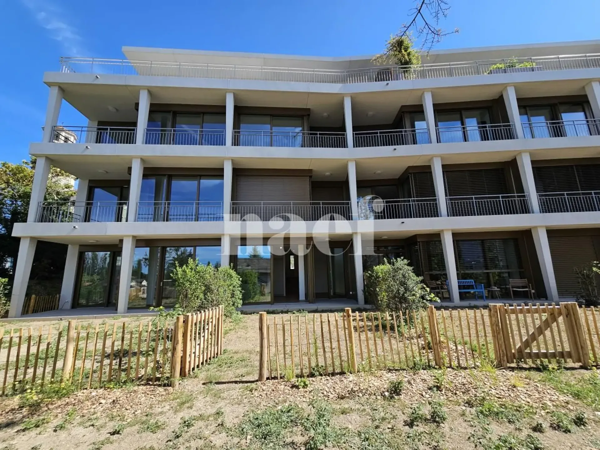 Schönes neues Apartment mit Garten