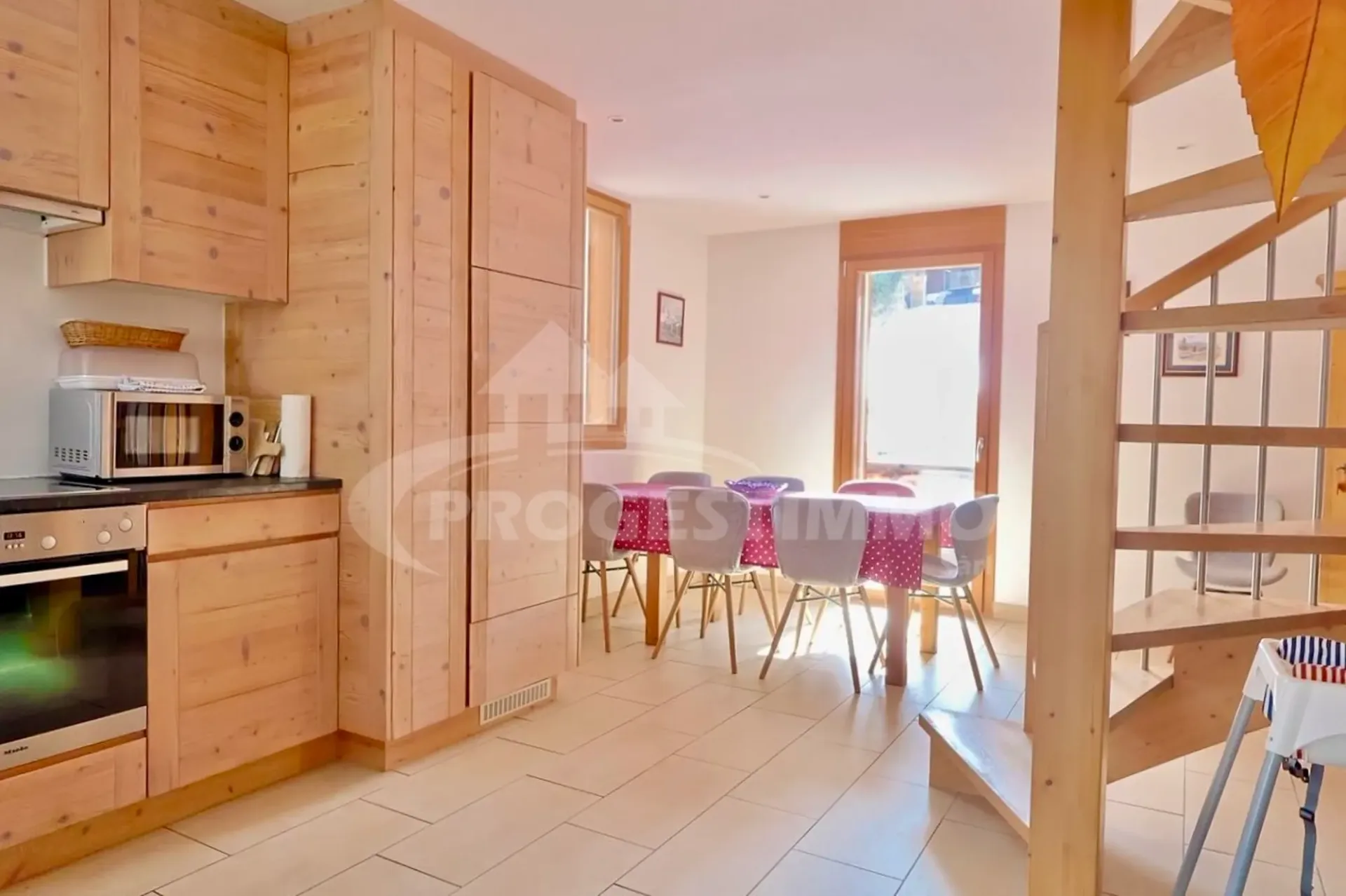 ENTIEREMENT MEUBLE AVEC DESIGN SOIGNE