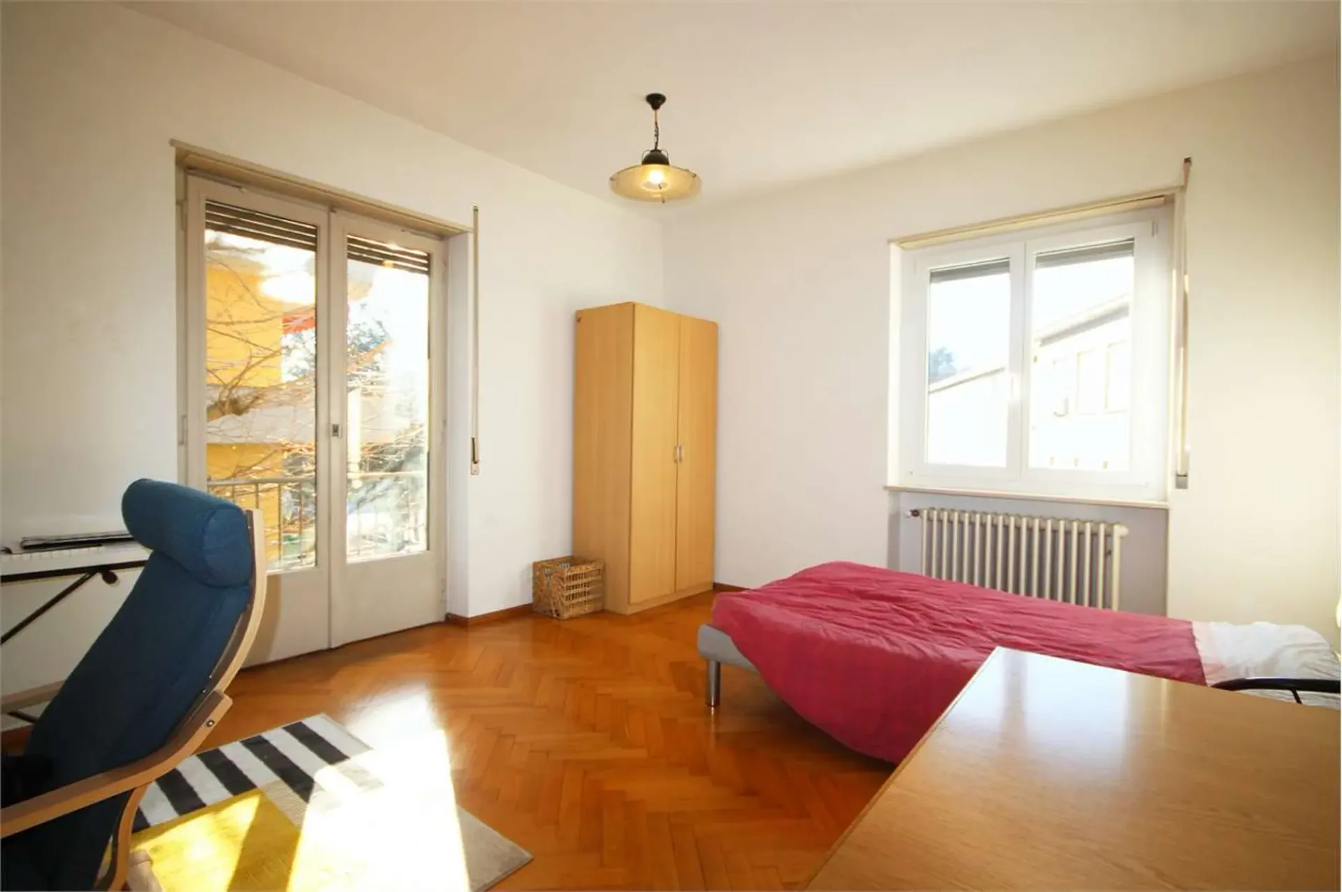 Geräumige Wohnung in kleiner Umgebung mit Garten