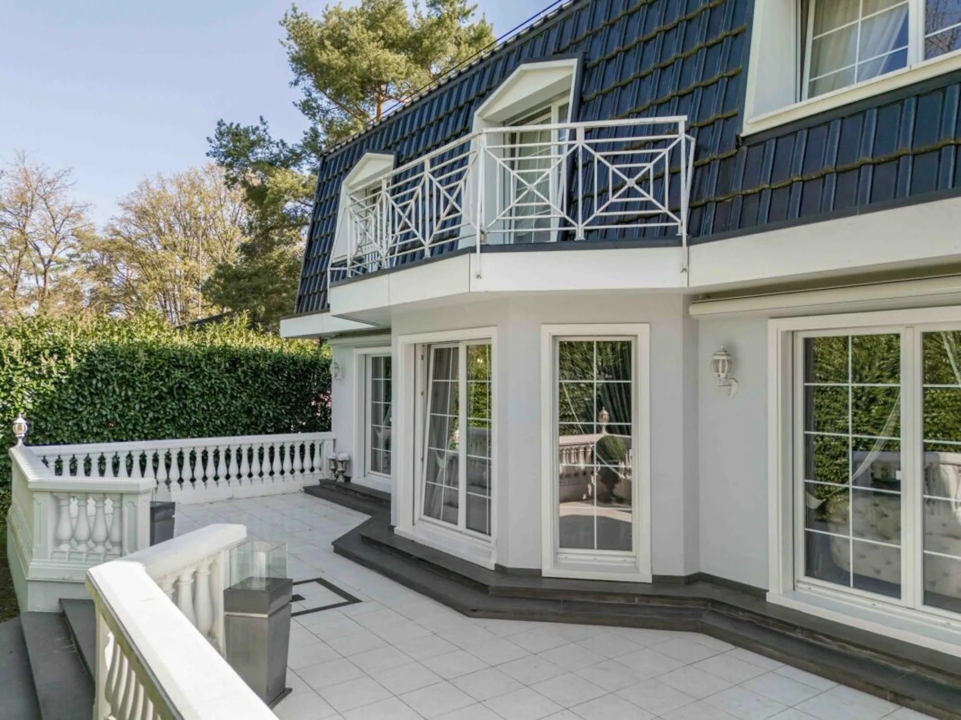 Loftartiges Landhaus mit grosszügigen Nebenflächen