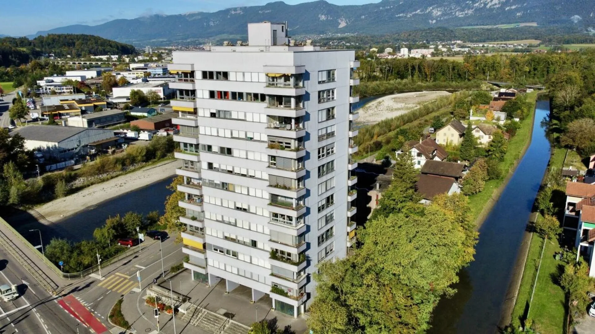 Grosszügige 5.5-Zimmer-Wohnung mit schöner Aussicht an zentraler Lage in Derendingen