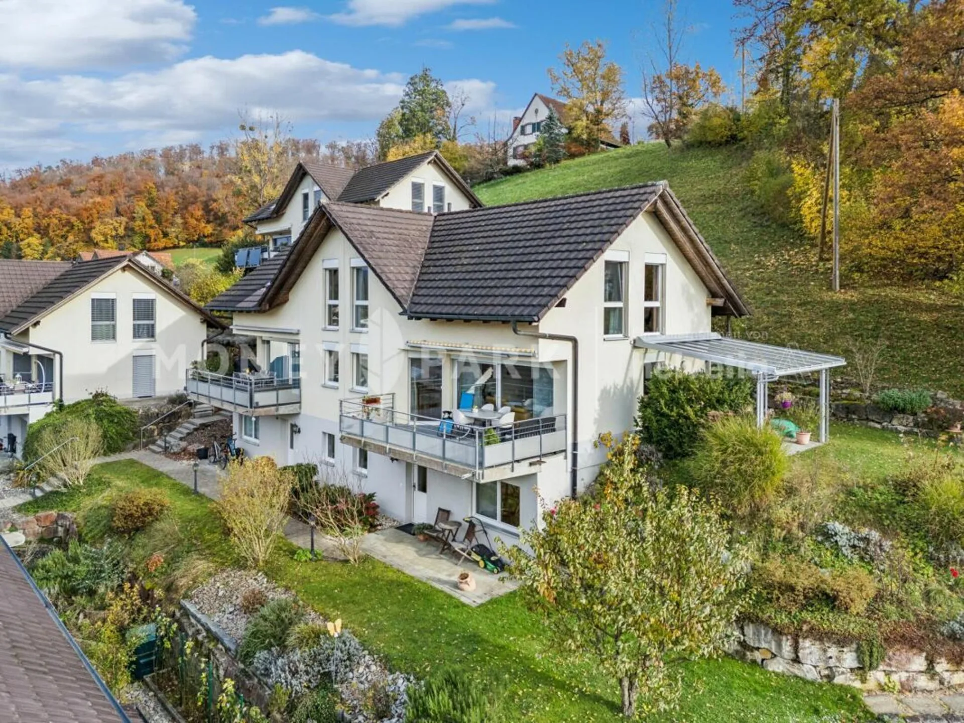 5.5-Zimmer-Doppelhaushälfte an ruhiger Lage mit Panoramaaussicht