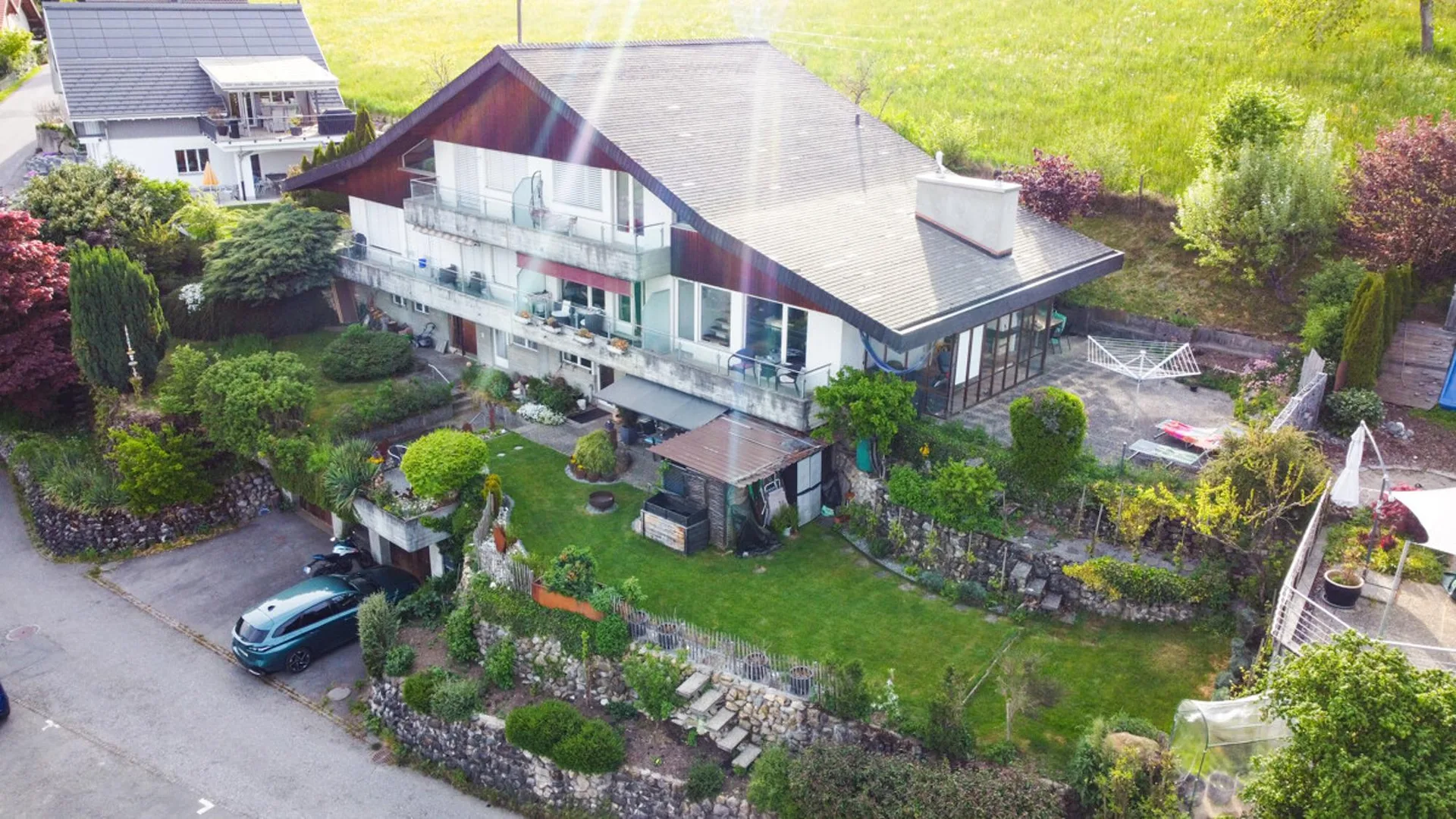 Wohnen mit Weitblick Zweifamilienhaus mit atemberaubender Alpenaussi