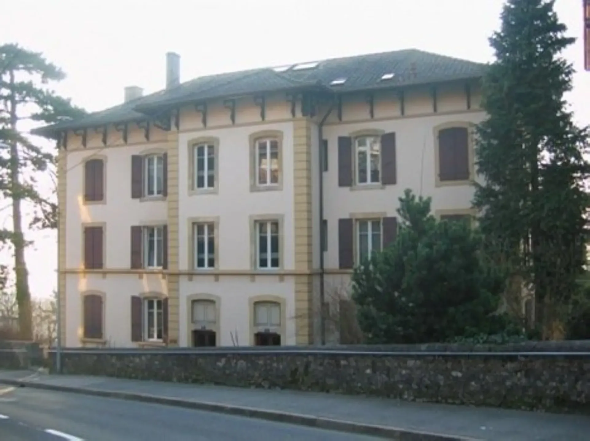 01544 - 4-Zimmer-Wohnung - Comba-Borel 3 - NEUCHATEL