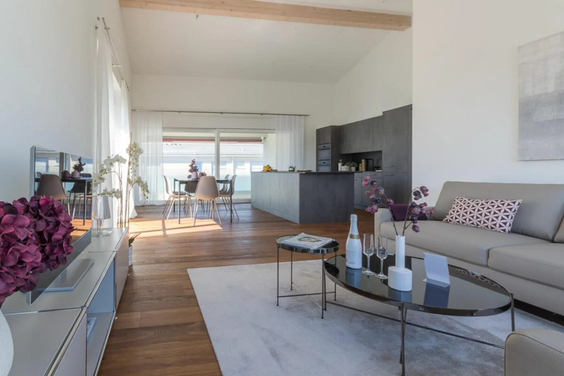 ERSTBEZUG - Stylische 4.5-Zimmer-Attikawohnung