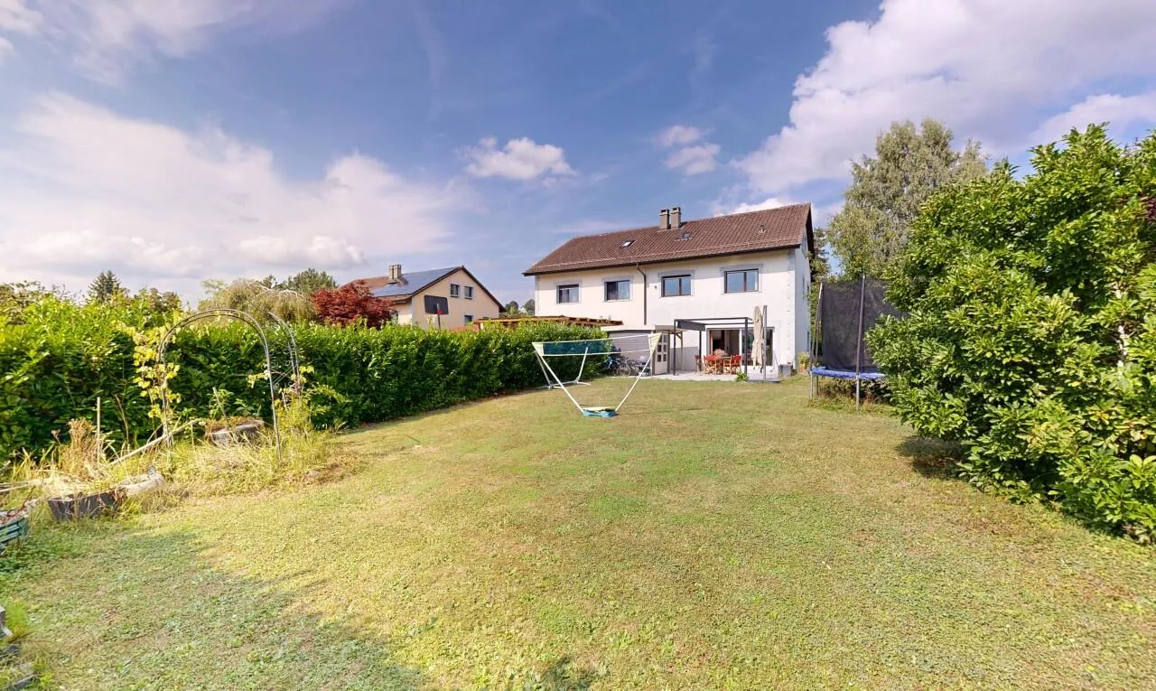 Spacieuse maison jumelle de 7,5 pièces idéalement à Epalinges
