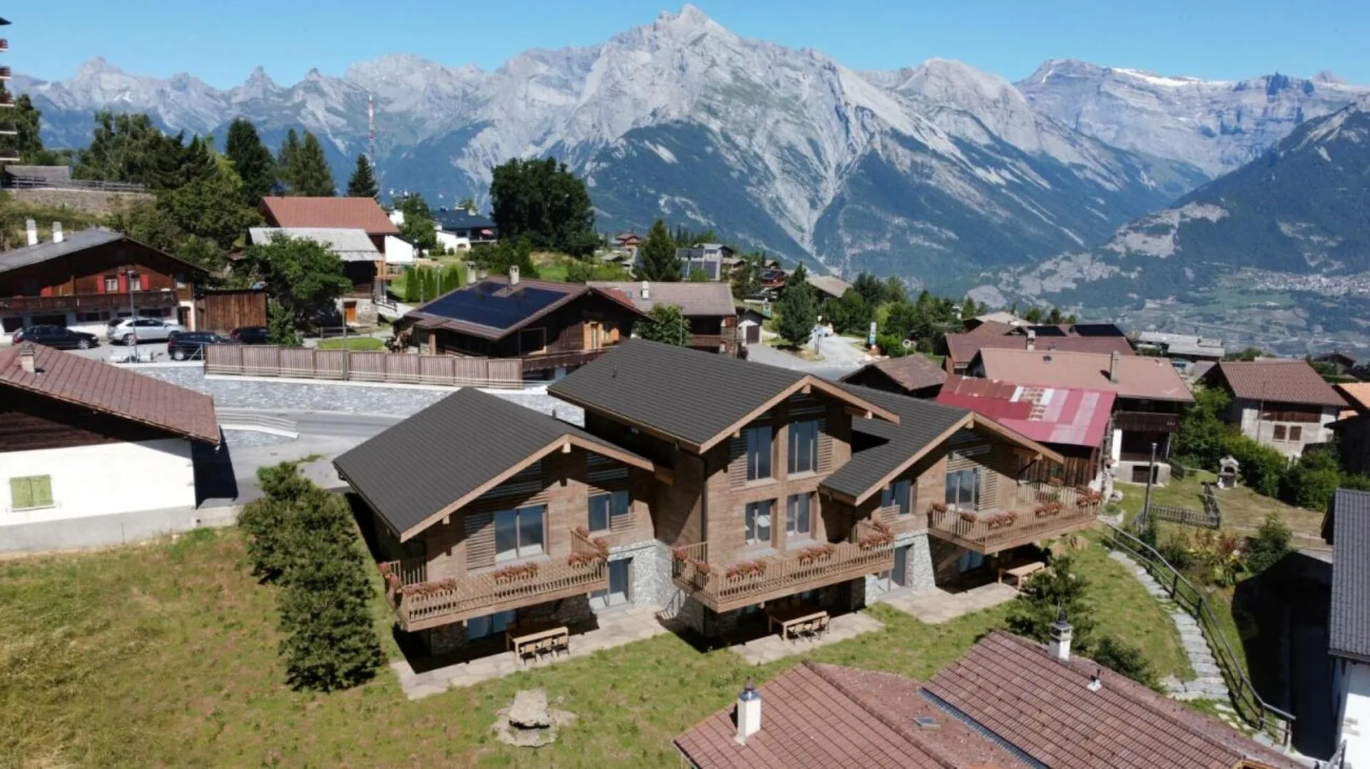 Seltenes Angebot: Neues 5½-Zimmer-Chalet - Privilegierte Lage