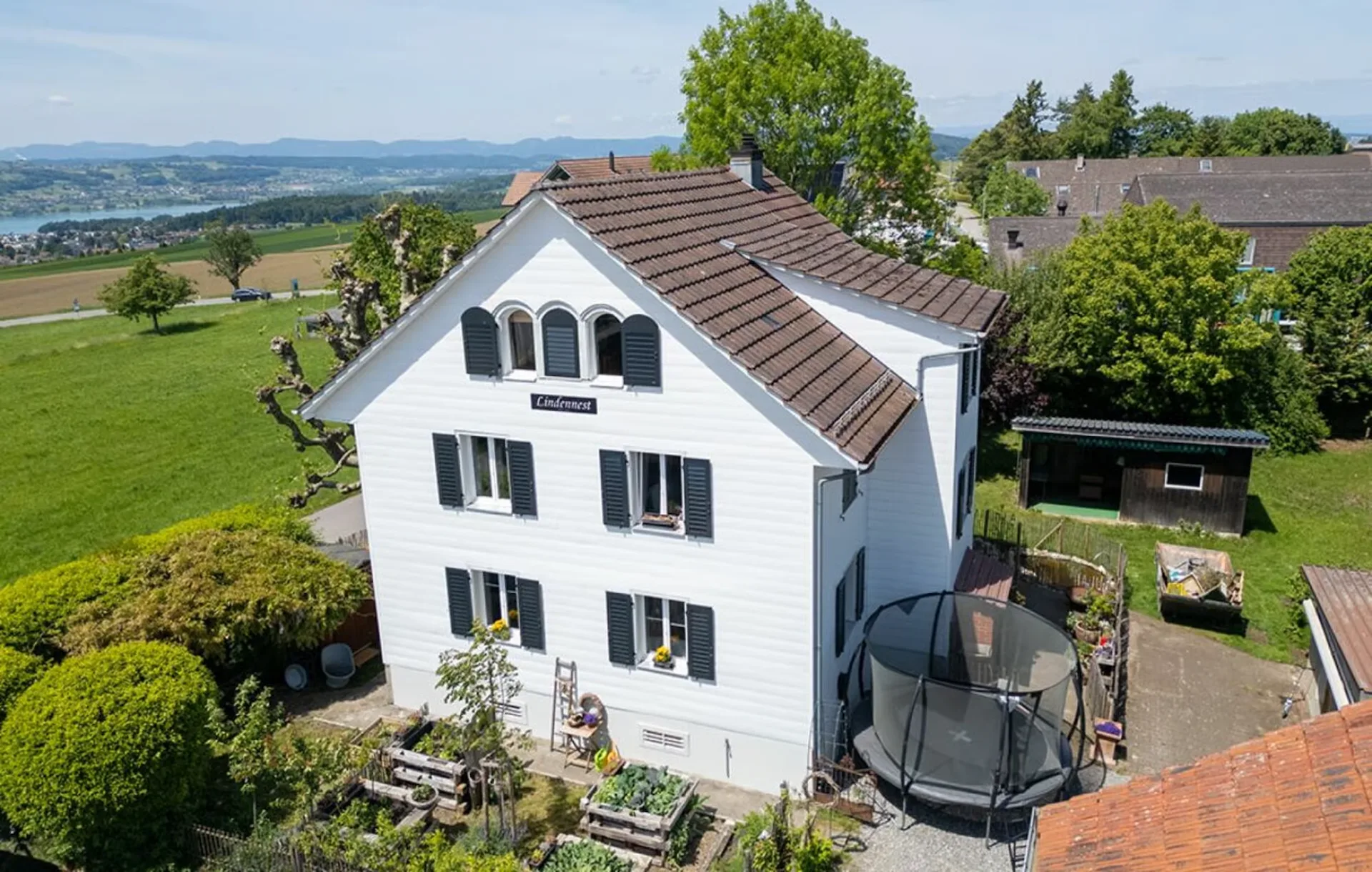 Wohnen mit Blick auf See und Berge
