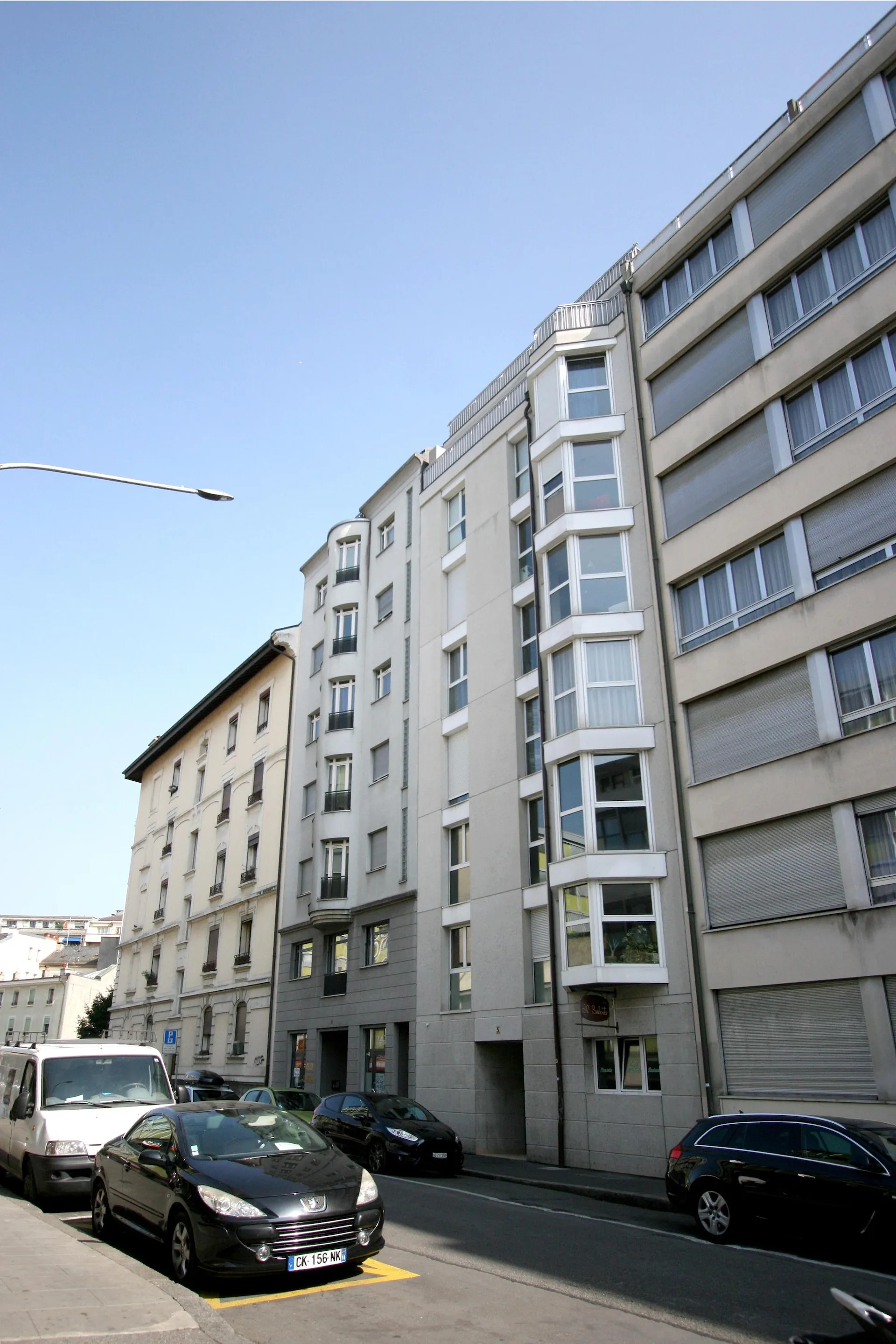 Duplex-Dachgeschoß-Wohnung mit 4,5 Zimmern, Balkon und Dachterrasse in Acacias