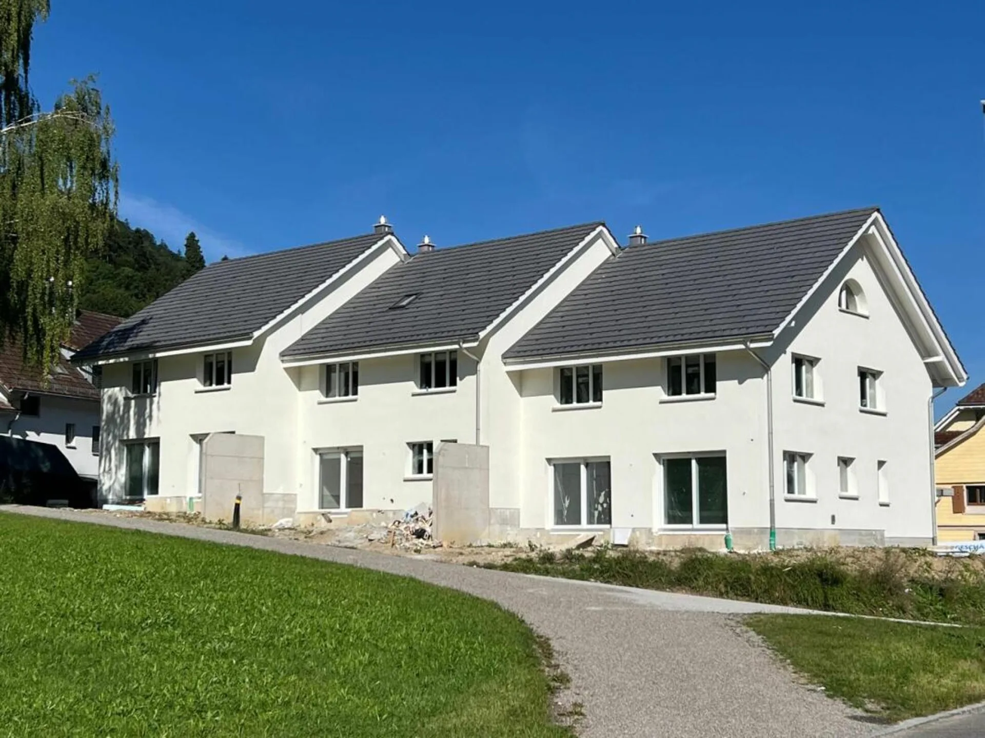 Drei 5.5 Zimmer Wohnhaus - charmant, naturnah, individuell