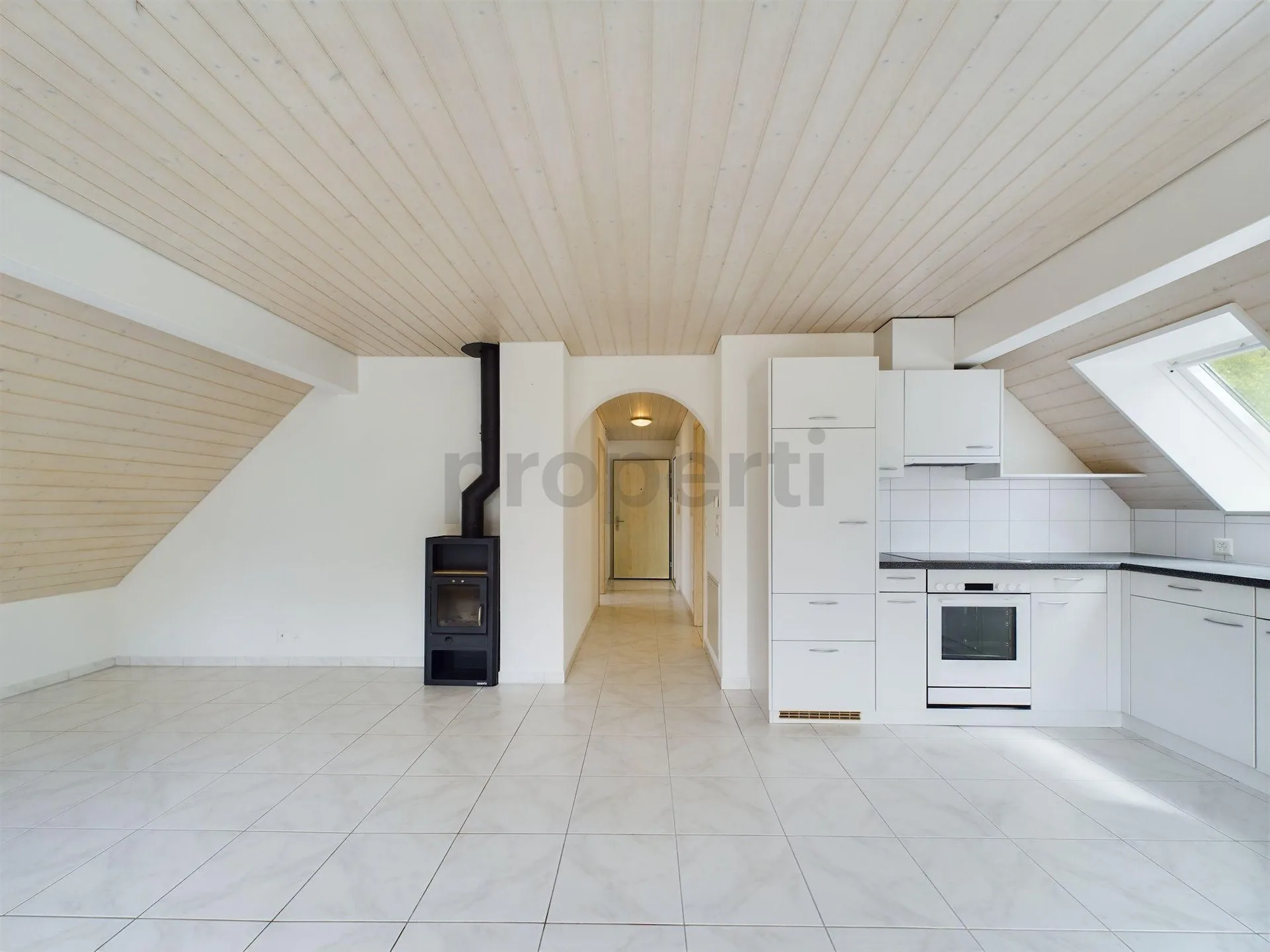 Modernes 2.5-Zimmer-Dachgeschoss mit Balkon, Grindel